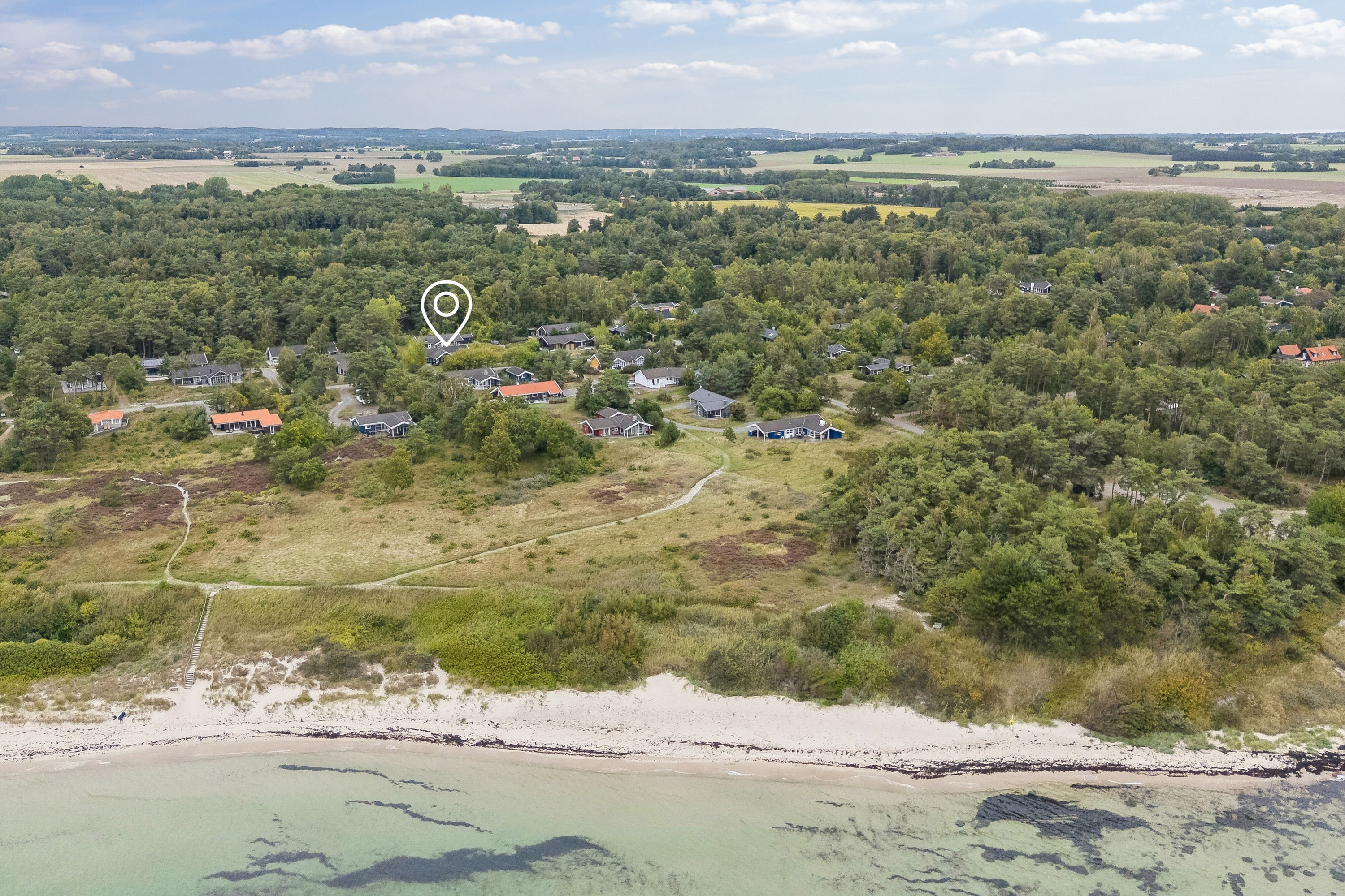 Fremhævet luftfoto billede i fuldskærmstilstand. Billede af Holsteroddevej 8, Sømarken, 3720 Aakirkeby