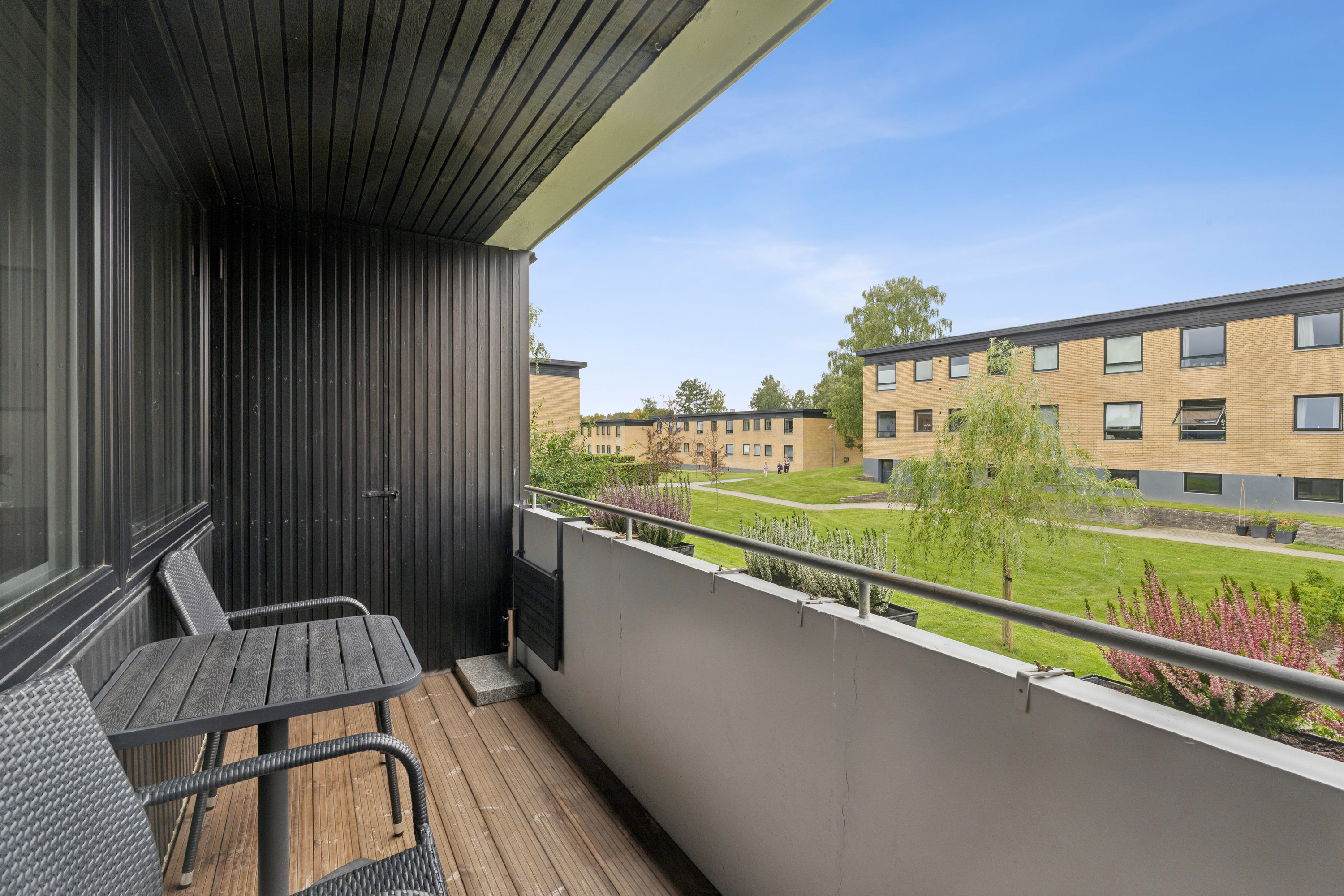 Fremhævet altan billede i fuldskærmstilstand. Billede af Bavnehøj Park 31, st. th., 3500 Værløse