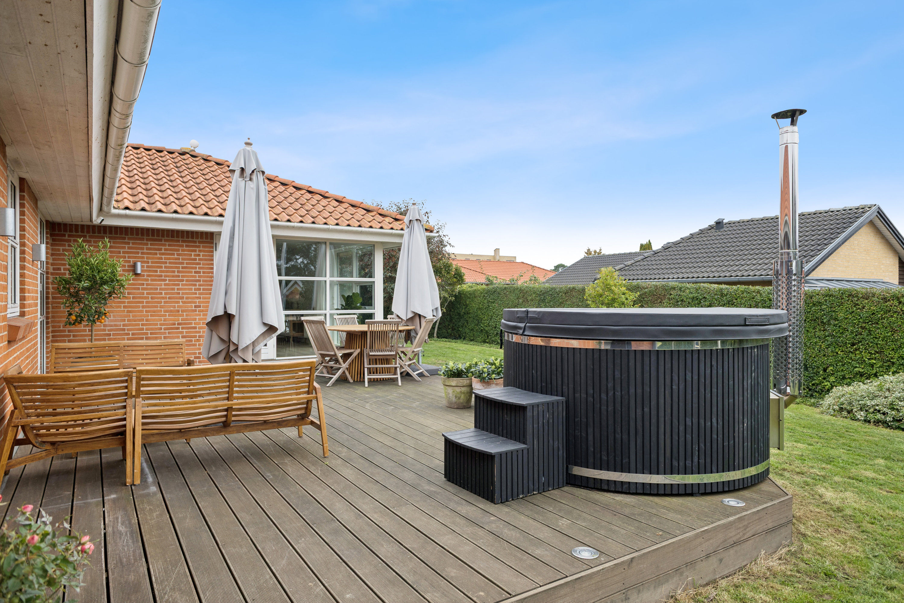Fremhævet terrasse billede i fuldskærmstilstand. Billede af Lillerupvej 88, 8410 Rønde
