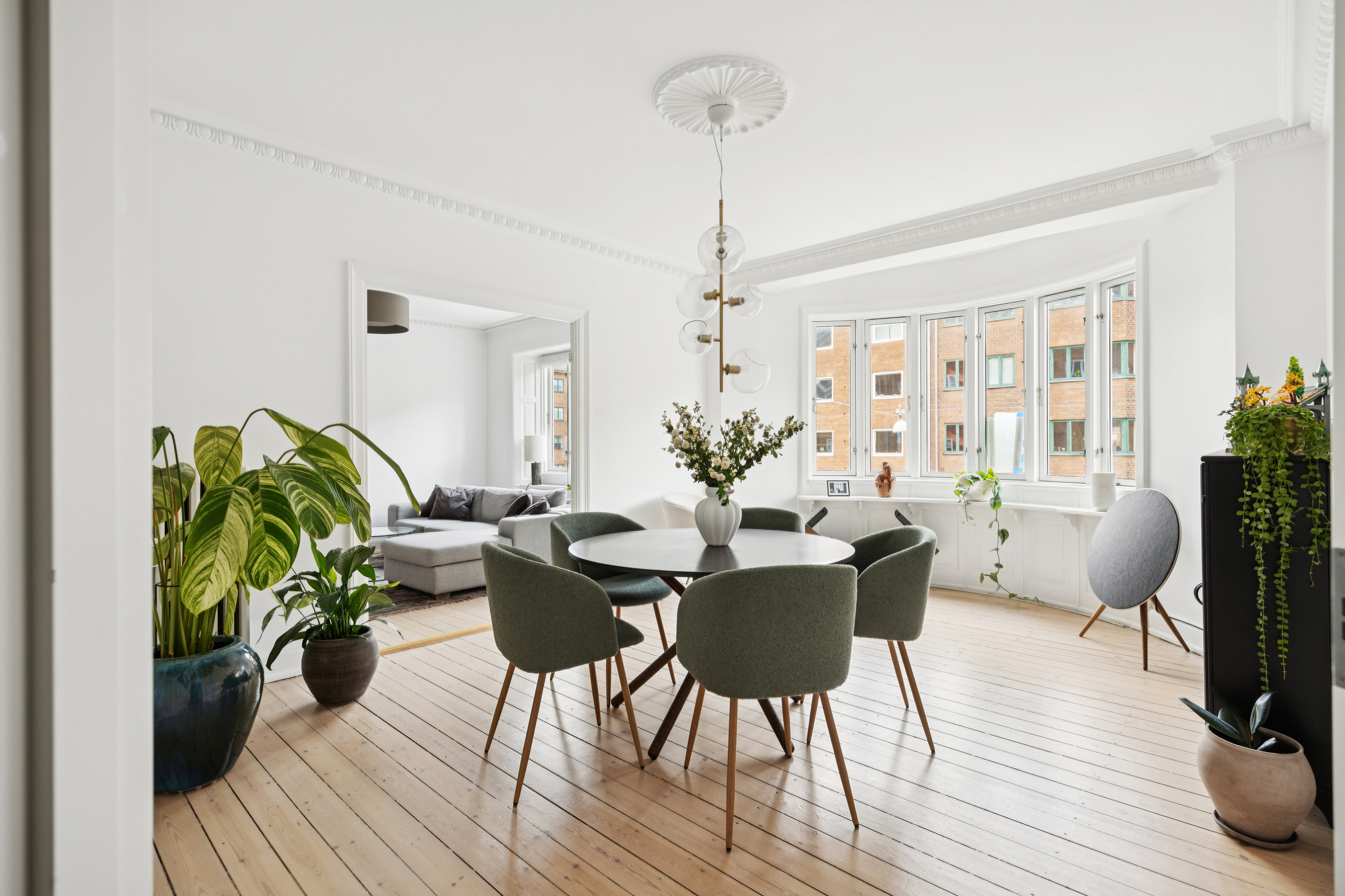 Fremhævet stue billede i fuldskærmstilstand. Billede af Borups Alle 136, 2. th., 2000 Frederiksberg