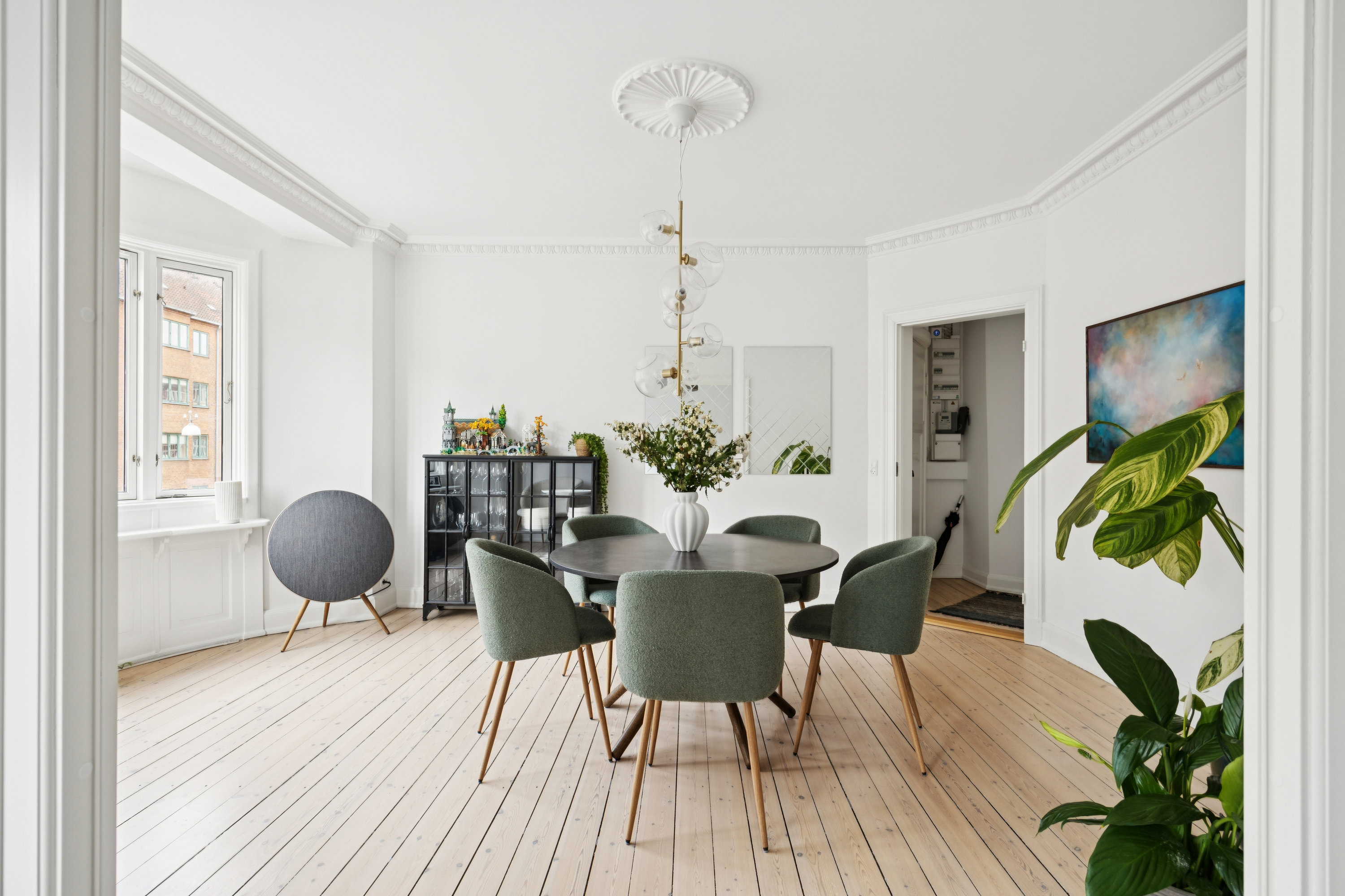 Fremhævet stue billede i fuldskærmstilstand. Billede af Borups Alle 136, 2. th., 2000 Frederiksberg