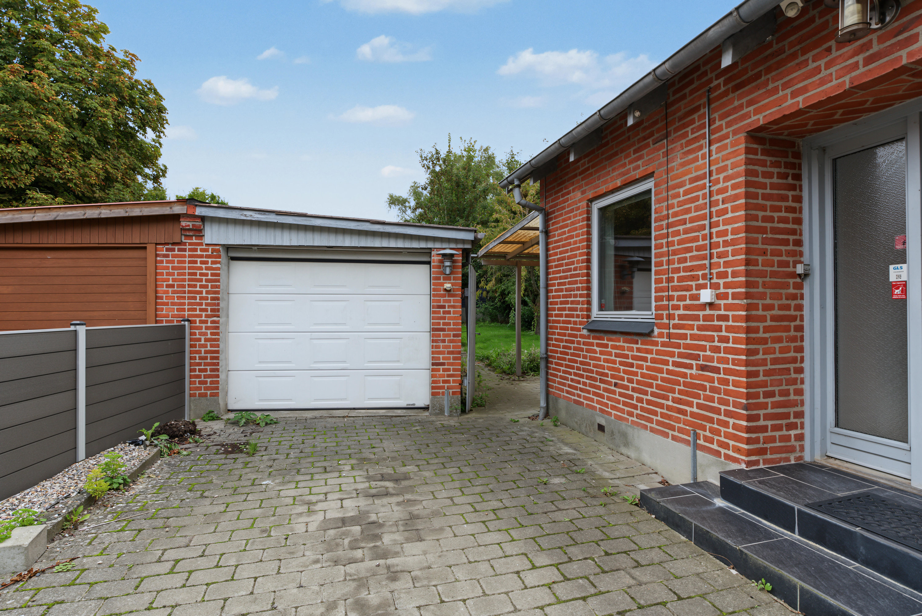 Fremhævet facade billede i fuldskærmstilstand. Billede af Skovengen 11, 4951 Nørreballe
