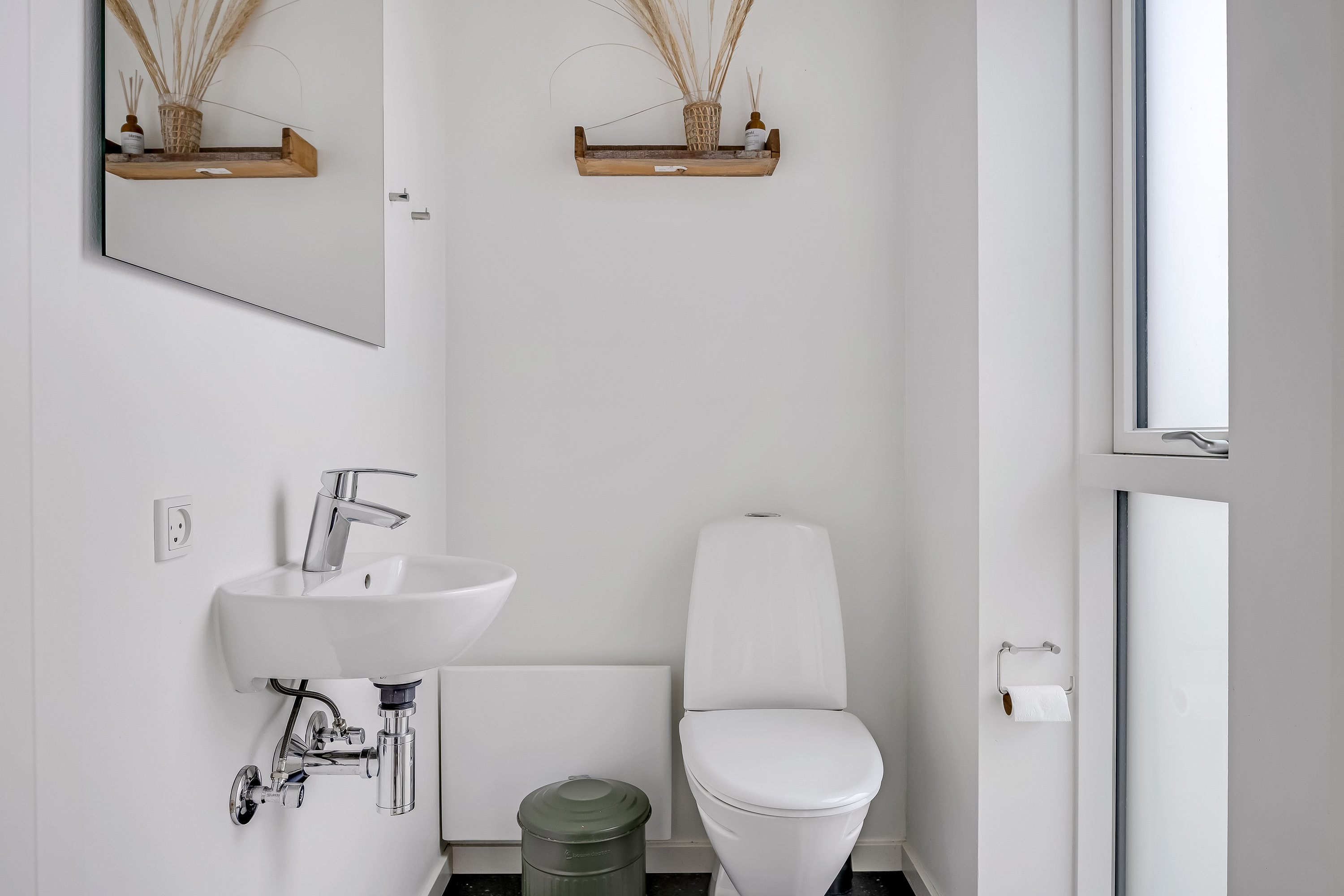 Fremhævet toilet billede i fuldskærmstilstand. Billede af Sømosen 56, 6823 Ansager