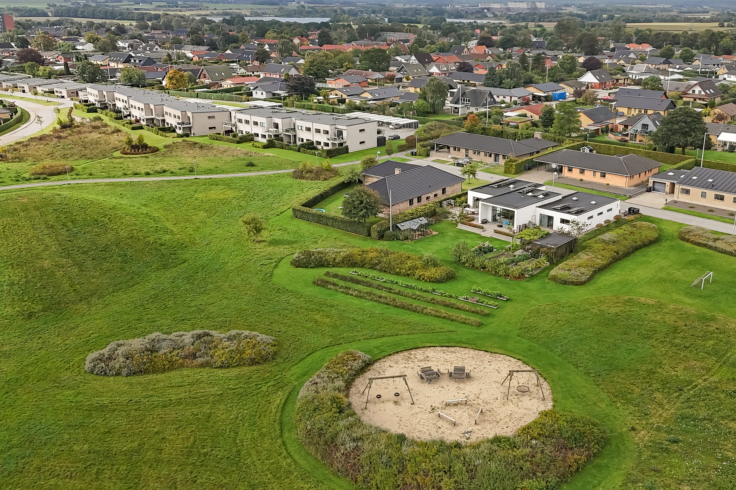 Fremhævet luftfoto billede i fuldskærmstilstand. Billede af Højgårdvænget 9, Tjørring, 7400 Herning