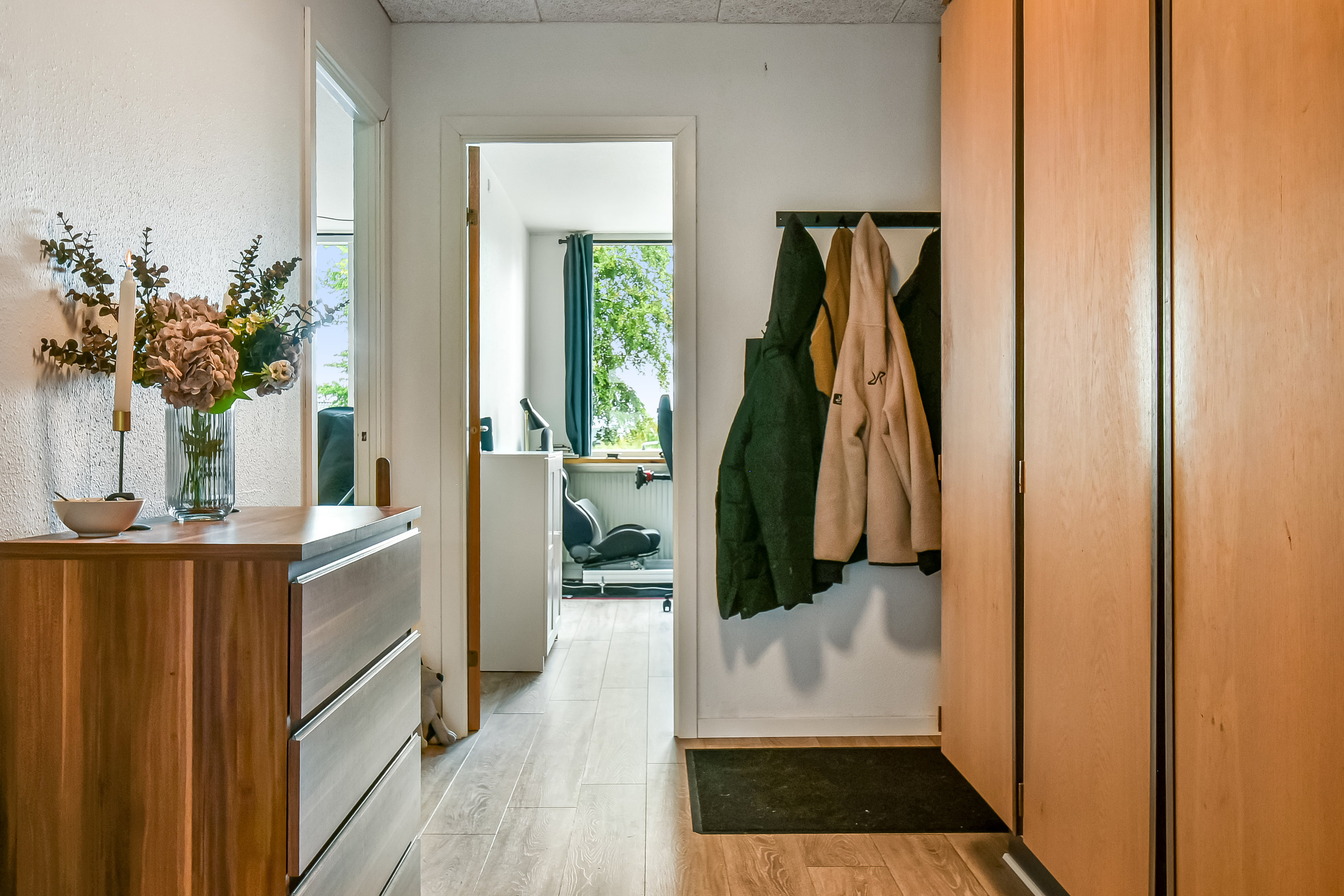 Fremhævet entré billede i fuldskærmstilstand. Billede af Præstehaven 10A, st. th., Gjellerup, 7400 Herning