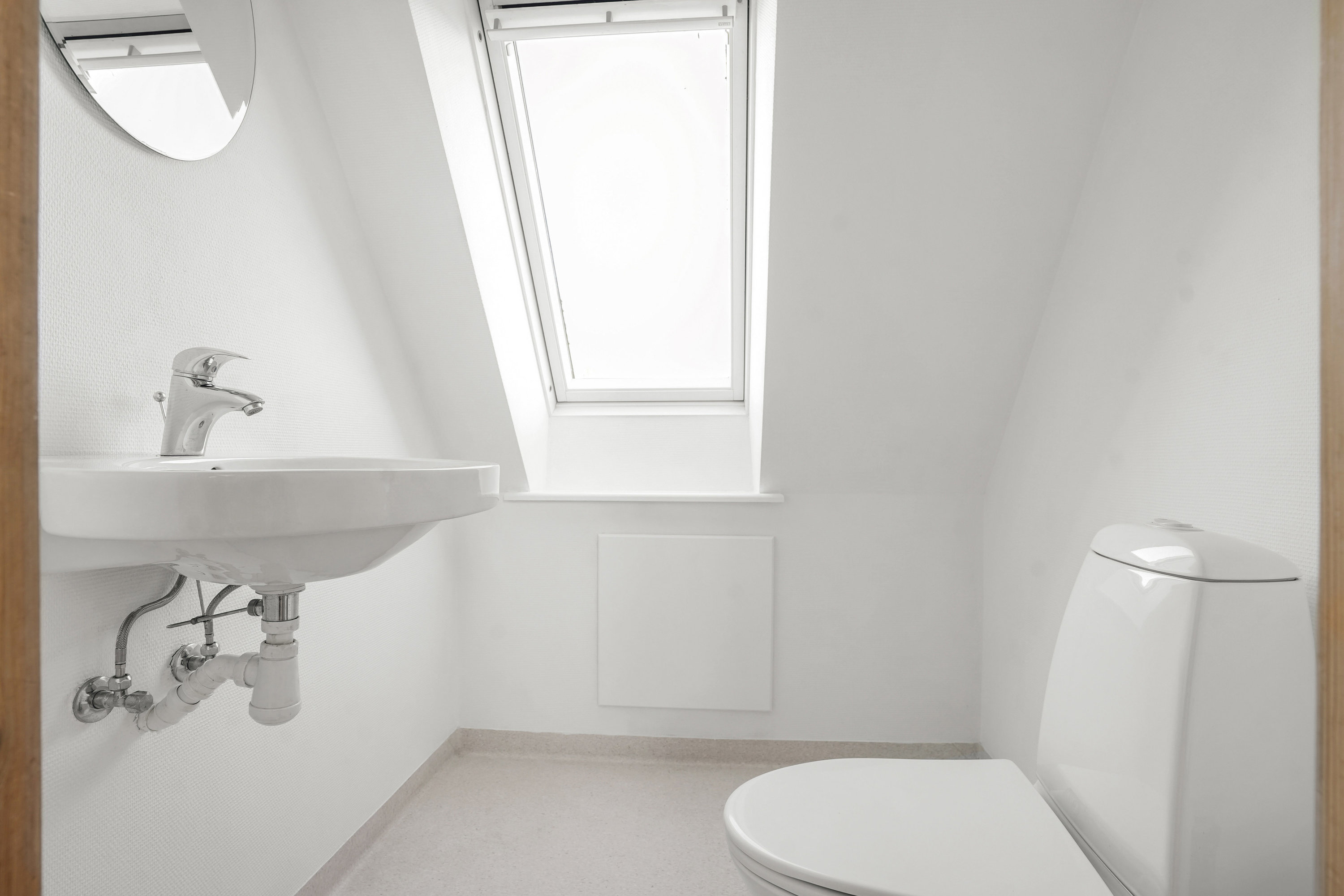 Fremhævet toilet billede i fuldskærmstilstand. Billede af Teglværksvej 45, 5492 Vissenbjerg
