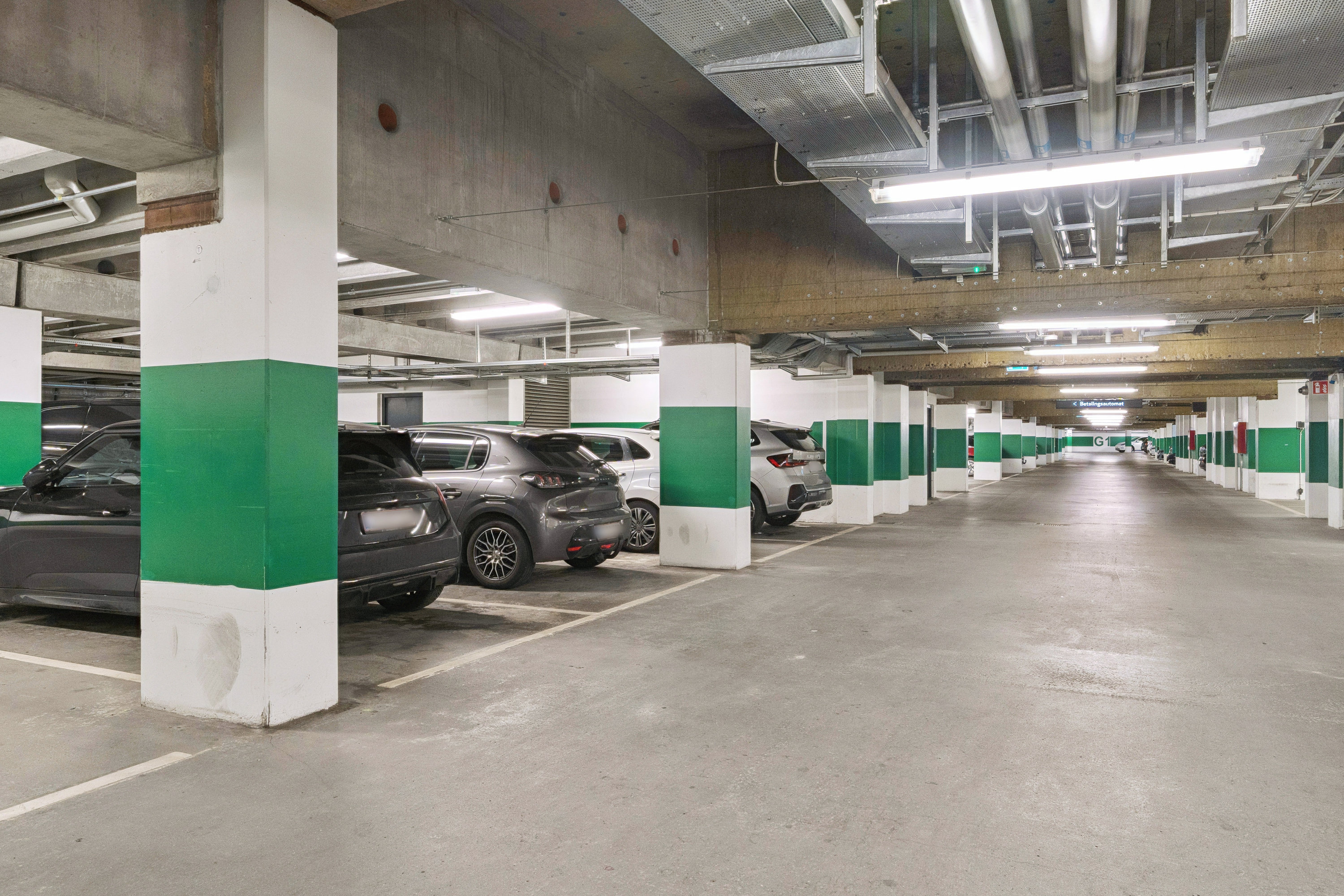Fremhævet garage billede i fuldskærmstilstand. Billede af Amerika Plads 12, 1. 2., 2100 København Ø