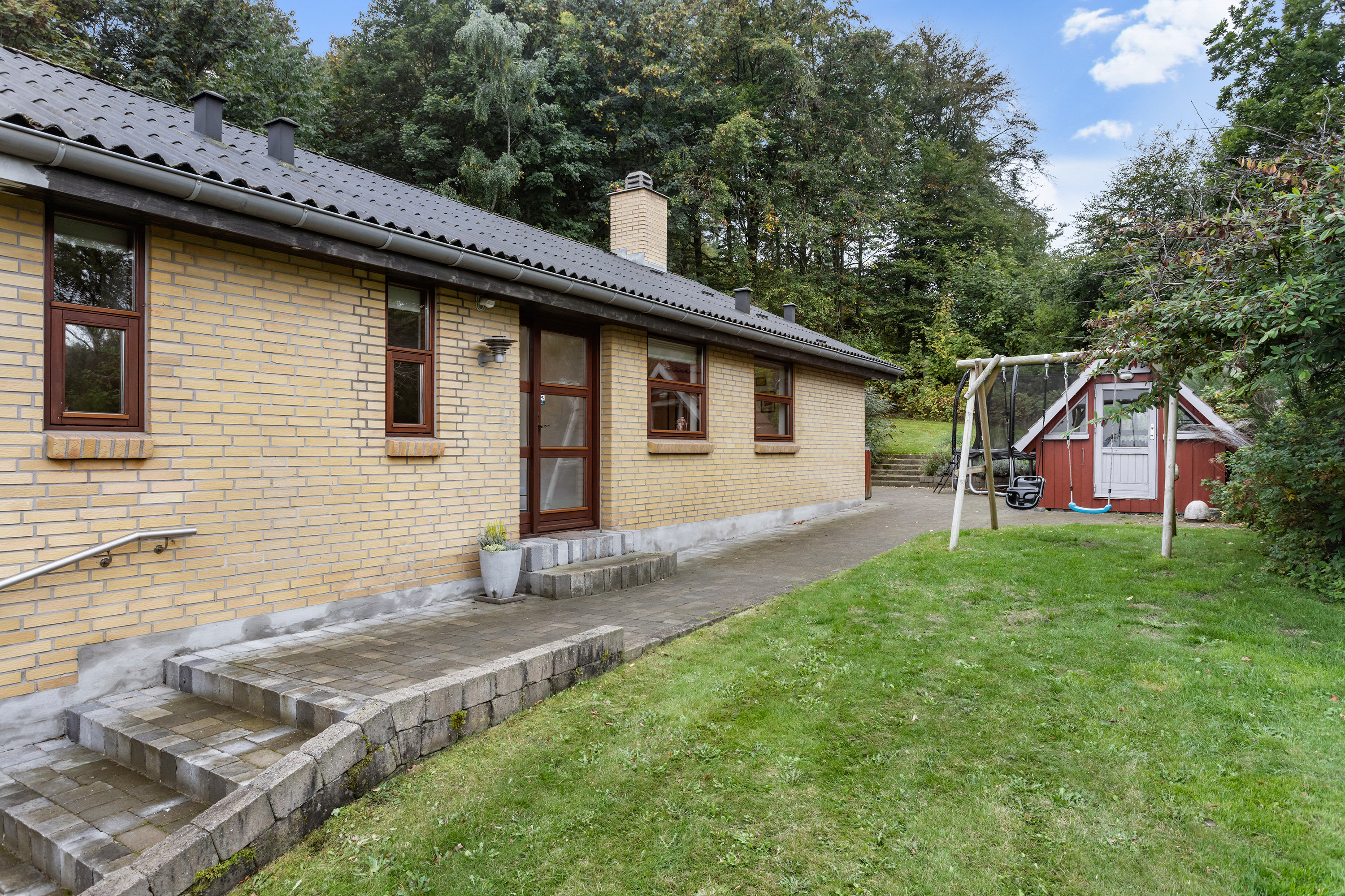 Fremhævet facade billede i fuldskærmstilstand. Billede af Bjeldbakken 16, Agersted, 9330 Dronninglund