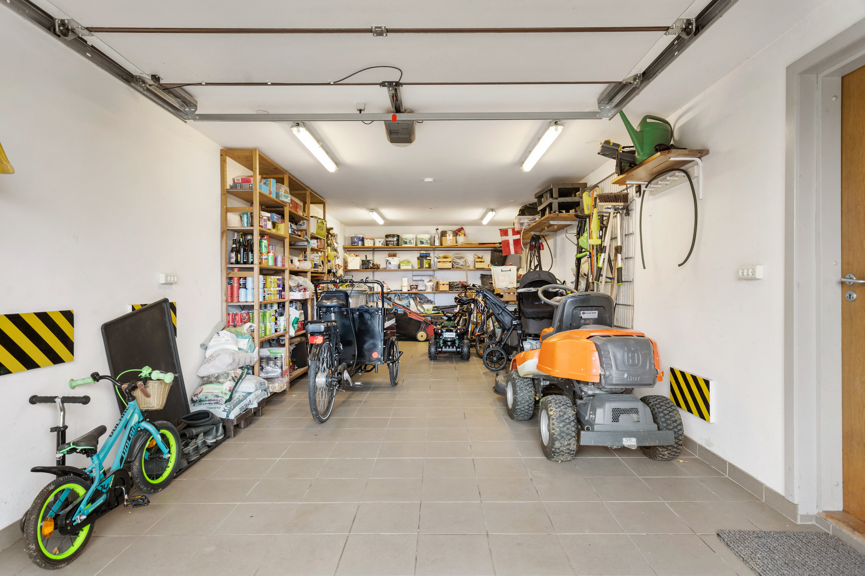 Fremhævet garage billede i fuldskærmstilstand. Billede af Bjeldbakken 16, Agersted, 9330 Dronninglund