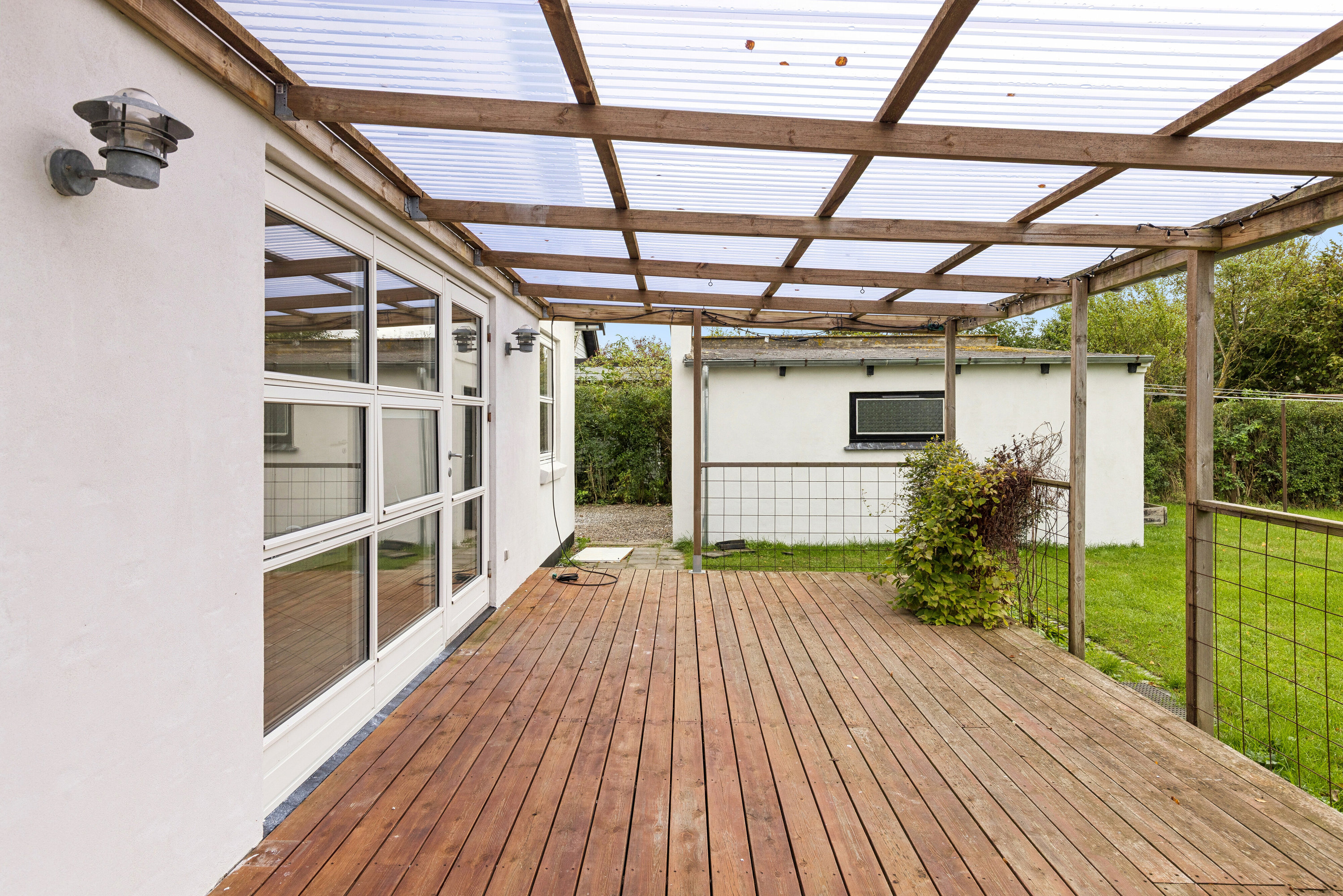 Fremhævet overdækket terrasse billede i fuldskærmstilstand. Billede af Lykkebakken 9, Årby, 4400 Kalundborg