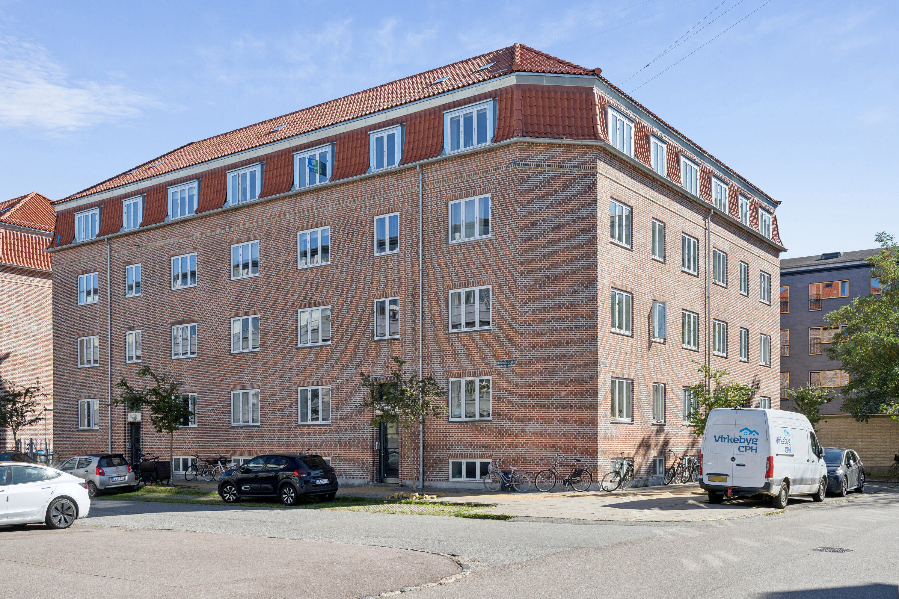 Fremhævet facade billede i fuldskærmstilstand. Billede af Mellemforts Allé 2, 3. tv., 2300 København S