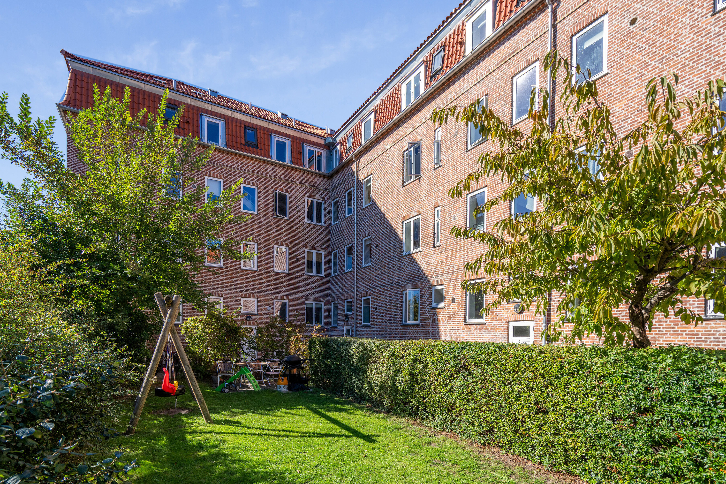 Fremhævet set fra haven billede i fuldskærmstilstand. Billede af Mellemforts Allé 2, 3. tv., 2300 København S