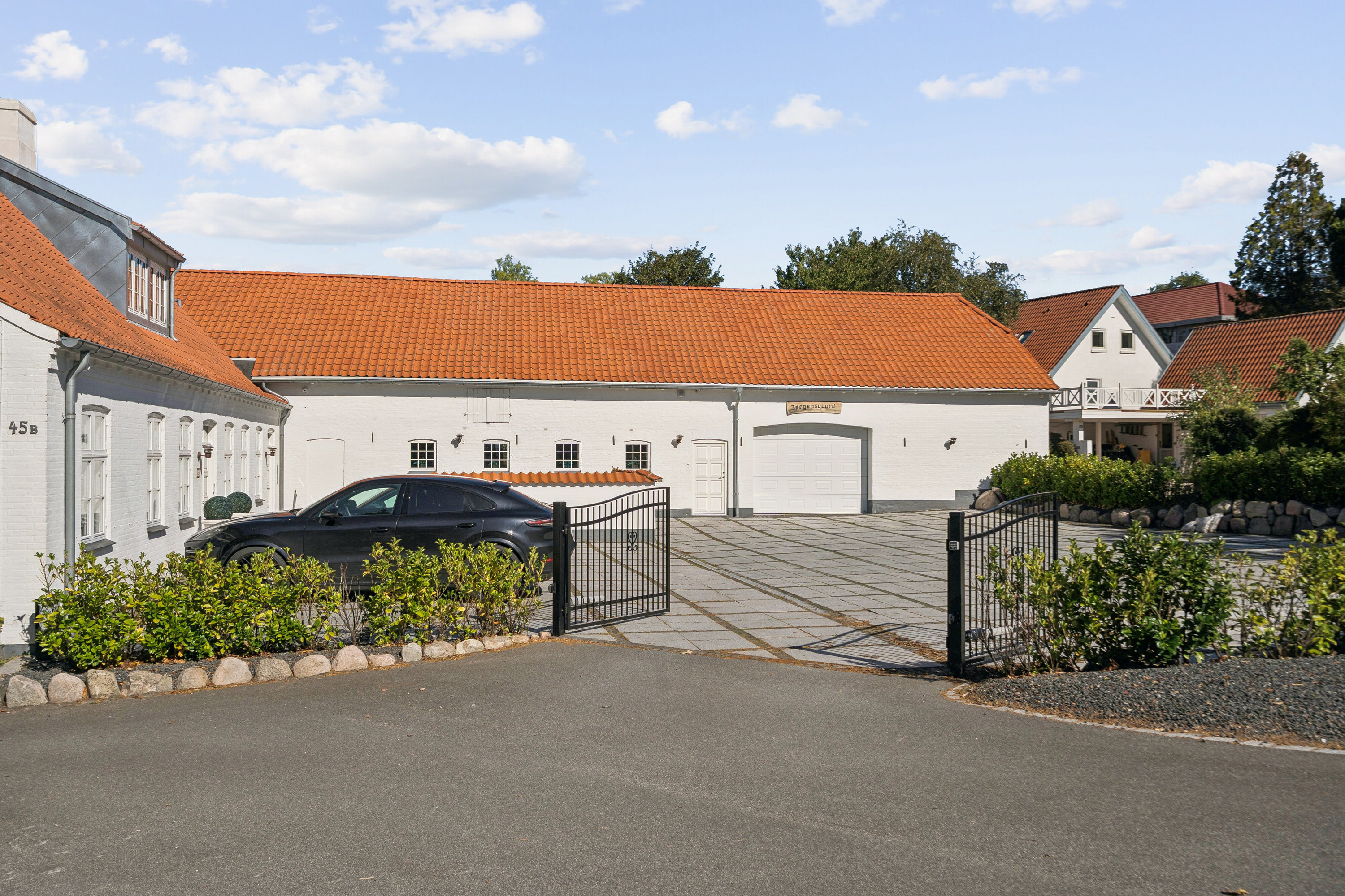 Fremhævet set fra vejen billede i fuldskærmstilstand. Billede af Jørgensgård 45B, 6200 Aabenraa