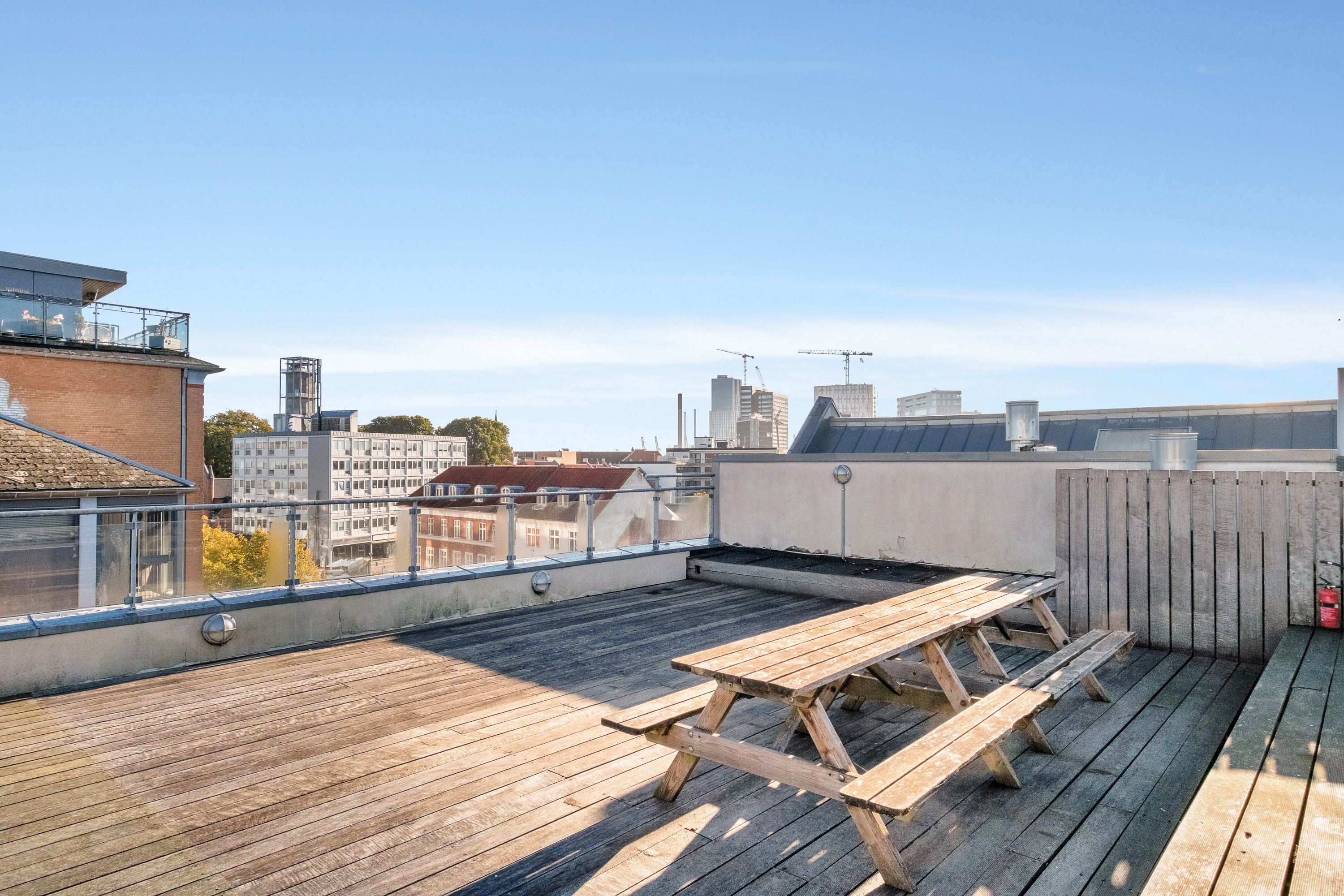 Fremhævet tagterrasse billede i fuldskærmstilstand. Billede af Søgade 1B, st. tv., 8000 Aarhus C