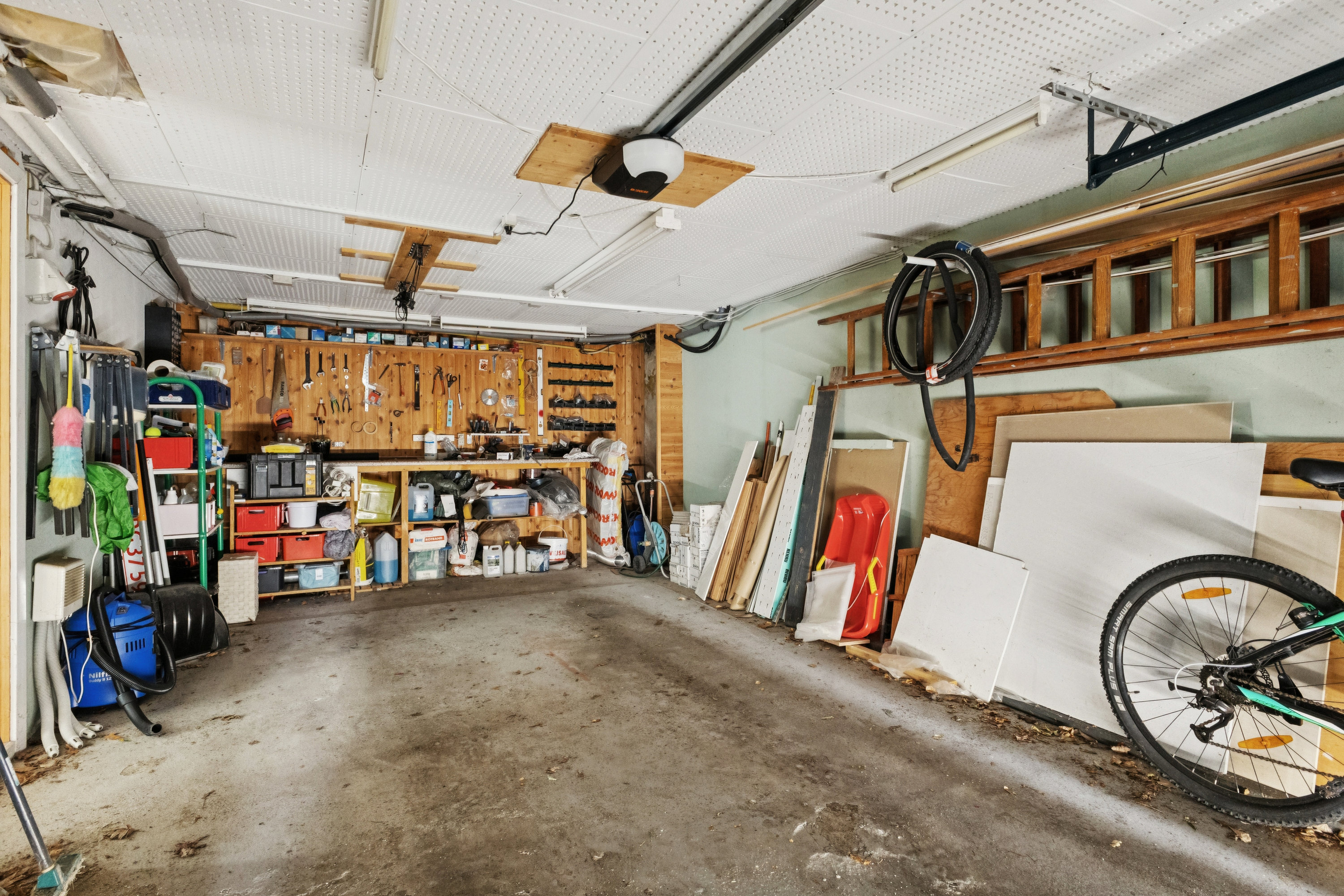 Fremhævet garage billede i fuldskærmstilstand. Billede af Sallingvej 30, 9500 Hobro