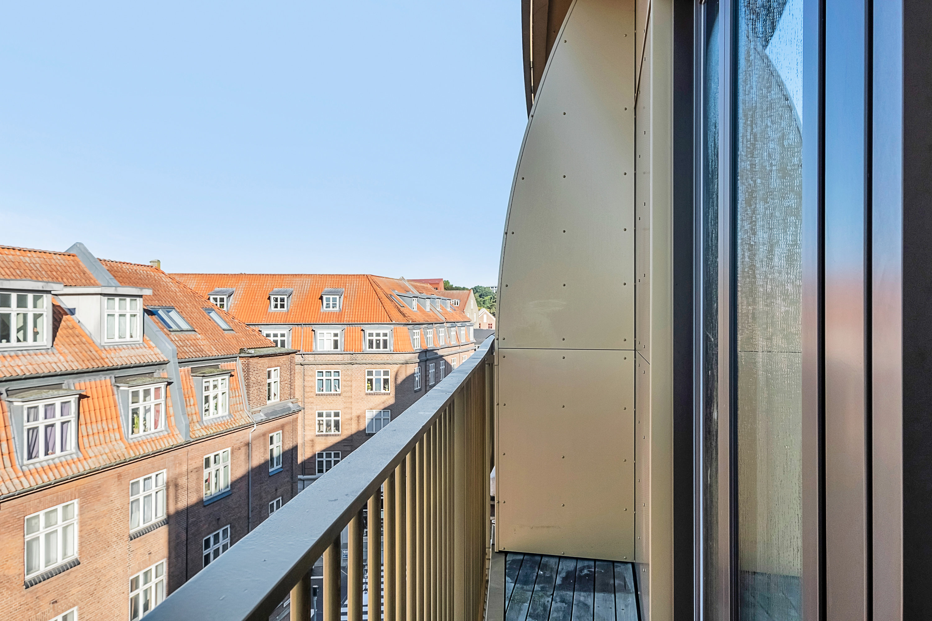 Fremhævet altan billede i fuldskærmstilstand. Billede af Vester Allé 26, 5. 1., 8000 Aarhus C
