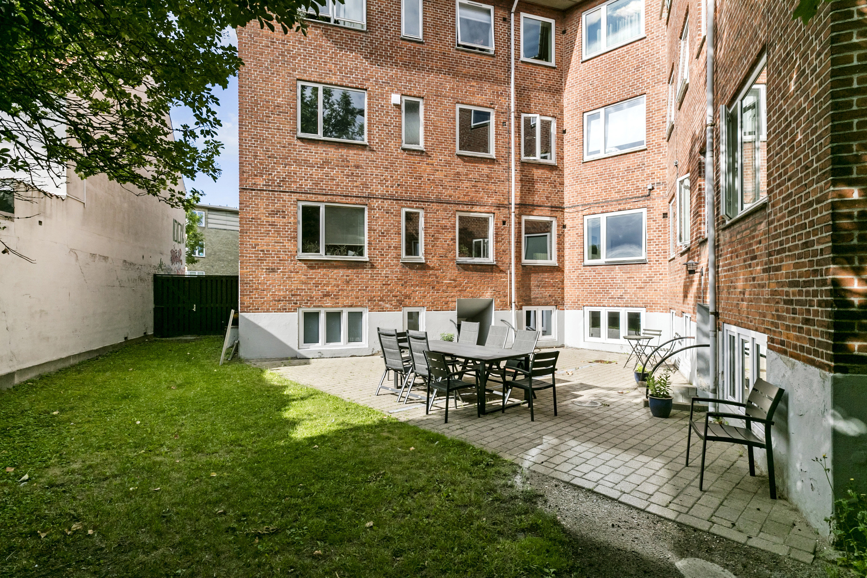 Fremhævet gårdhave billede i fuldskærmstilstand. Billede af Vibeholmen 2, 1. th., 2500 Valby