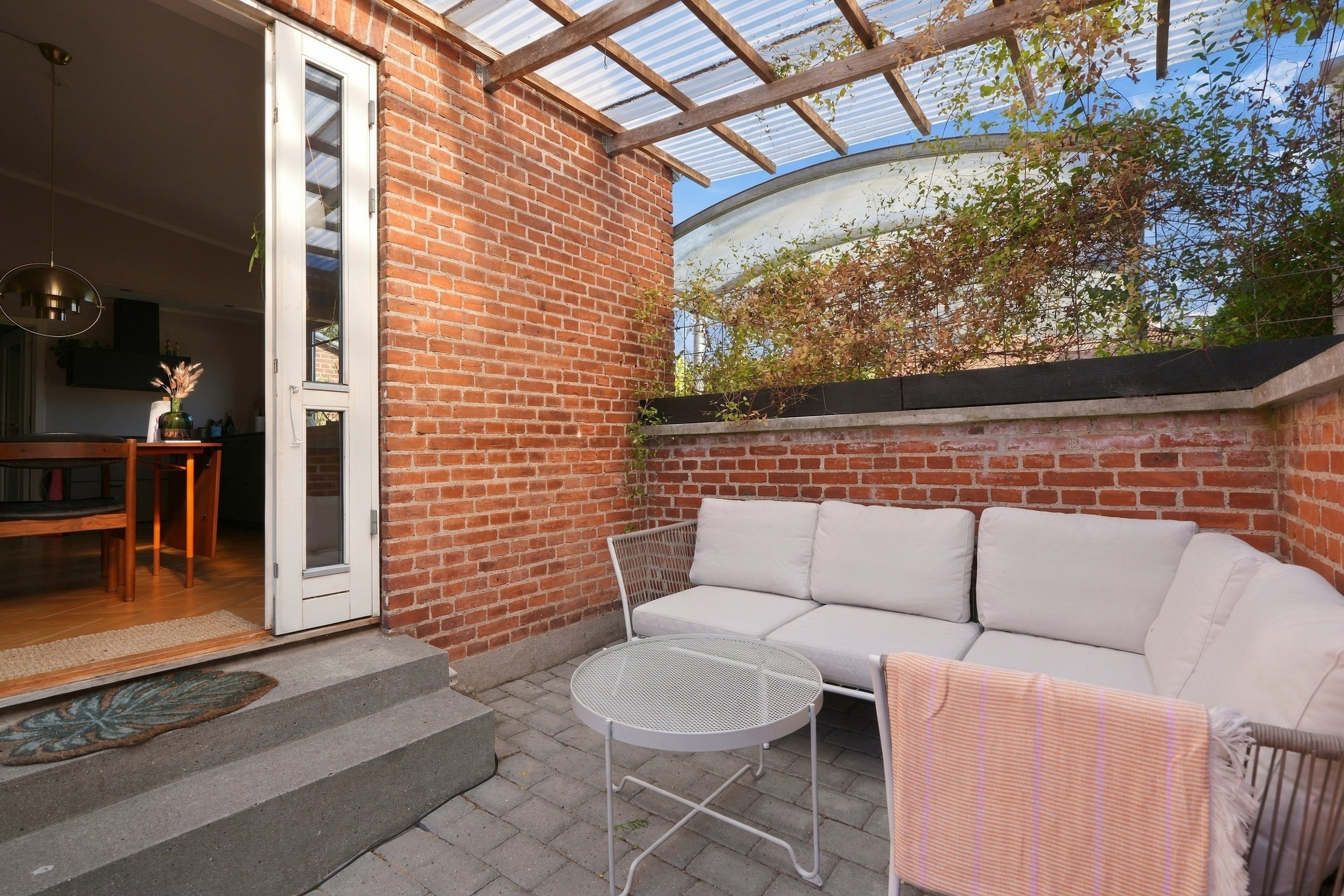 Fremhævet overdækket terrasse billede i fuldskærmstilstand. Billede af Sandviggårdsvej 6, 3400 Hillerød