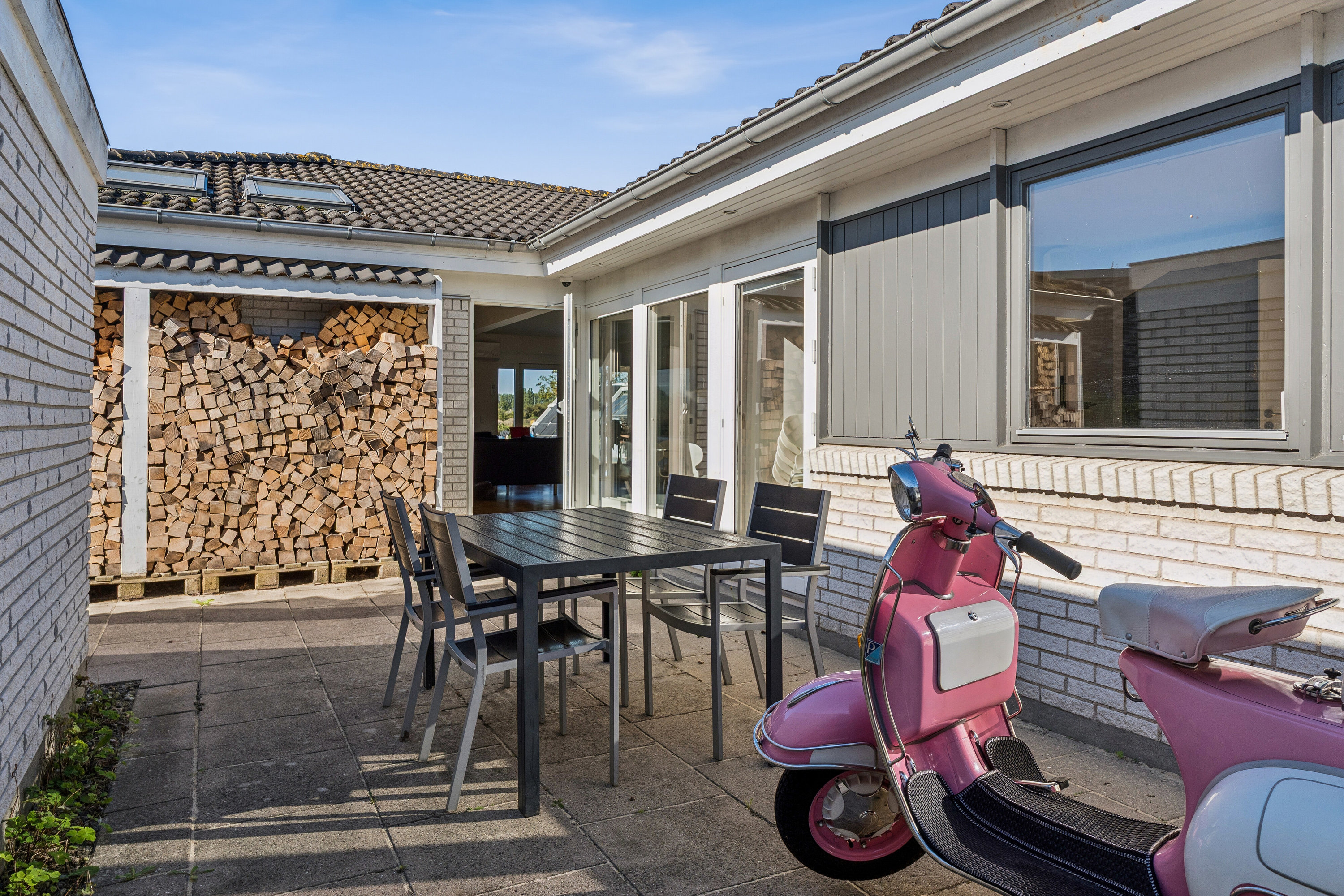 Fremhævet terrasse billede i fuldskærmstilstand. Billede af Rosmosevej 62, 2650 Hvidovre