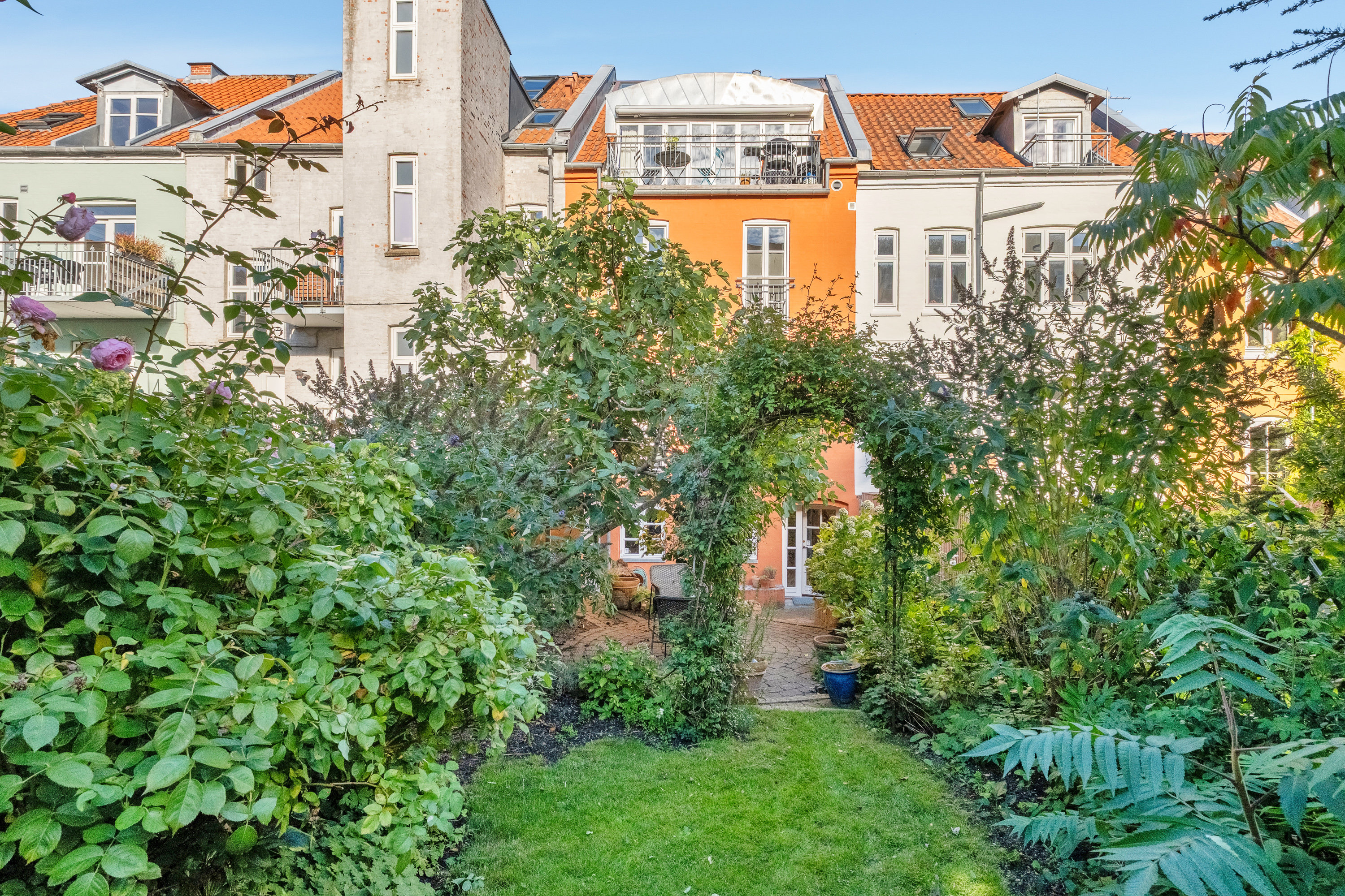 Fremhævet bag facade billede i fuldskærmstilstand. Billede af Lollandsgade 39, 8000 Aarhus C