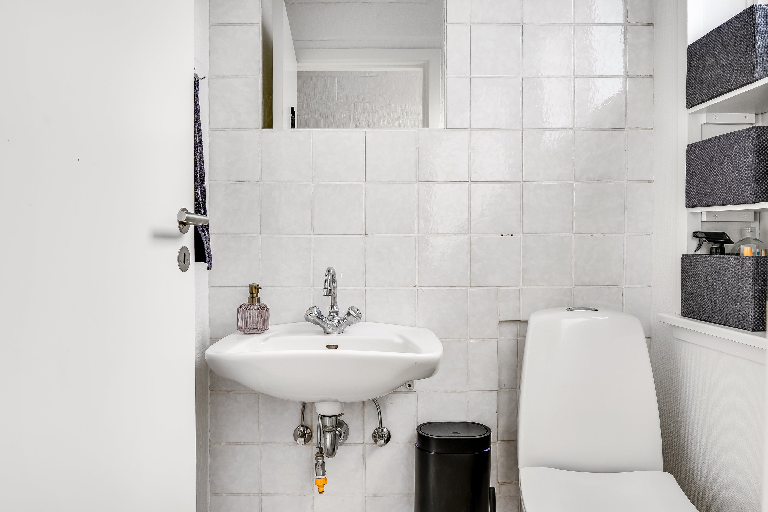 Fremhævet toilet billede i fuldskærmstilstand. Billede af Vesterport 13, 6800 Varde