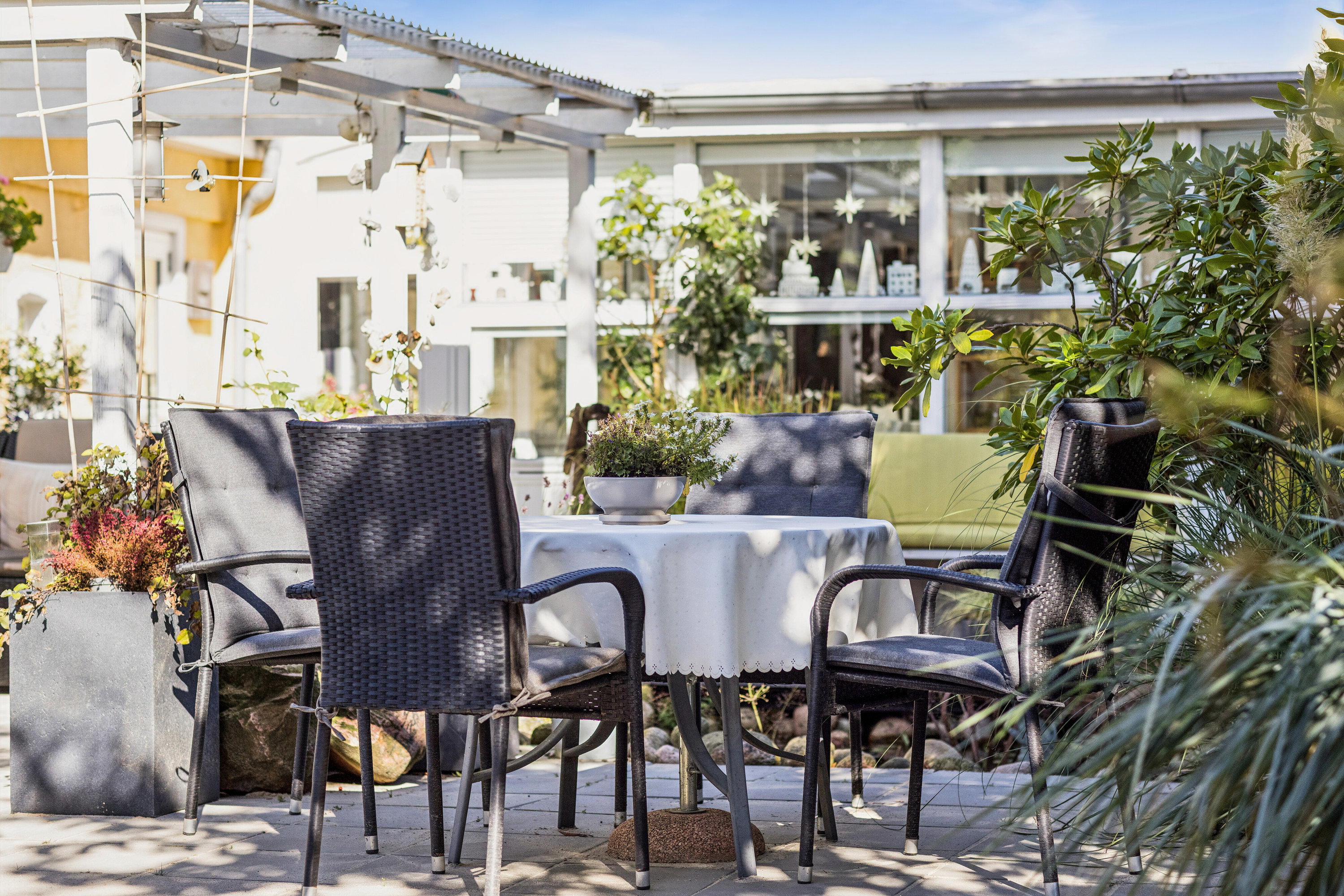 Fremhævet overdækket terrasse billede i fuldskærmstilstand. Billede af Frøslevvej 19, 6330 Padborg