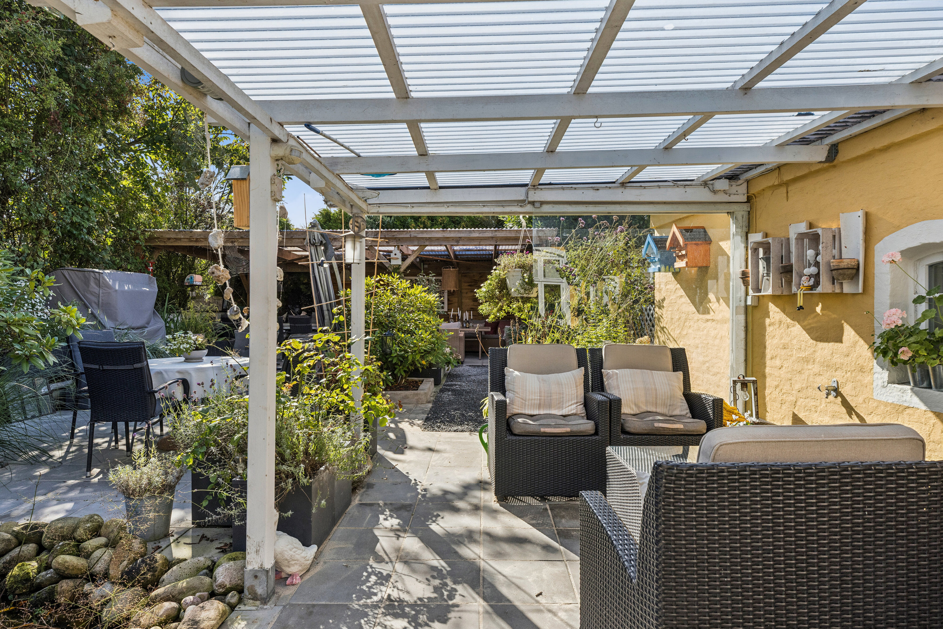 Fremhævet overdækket terrasse billede i fuldskærmstilstand. Billede af Frøslevvej 19, 6330 Padborg