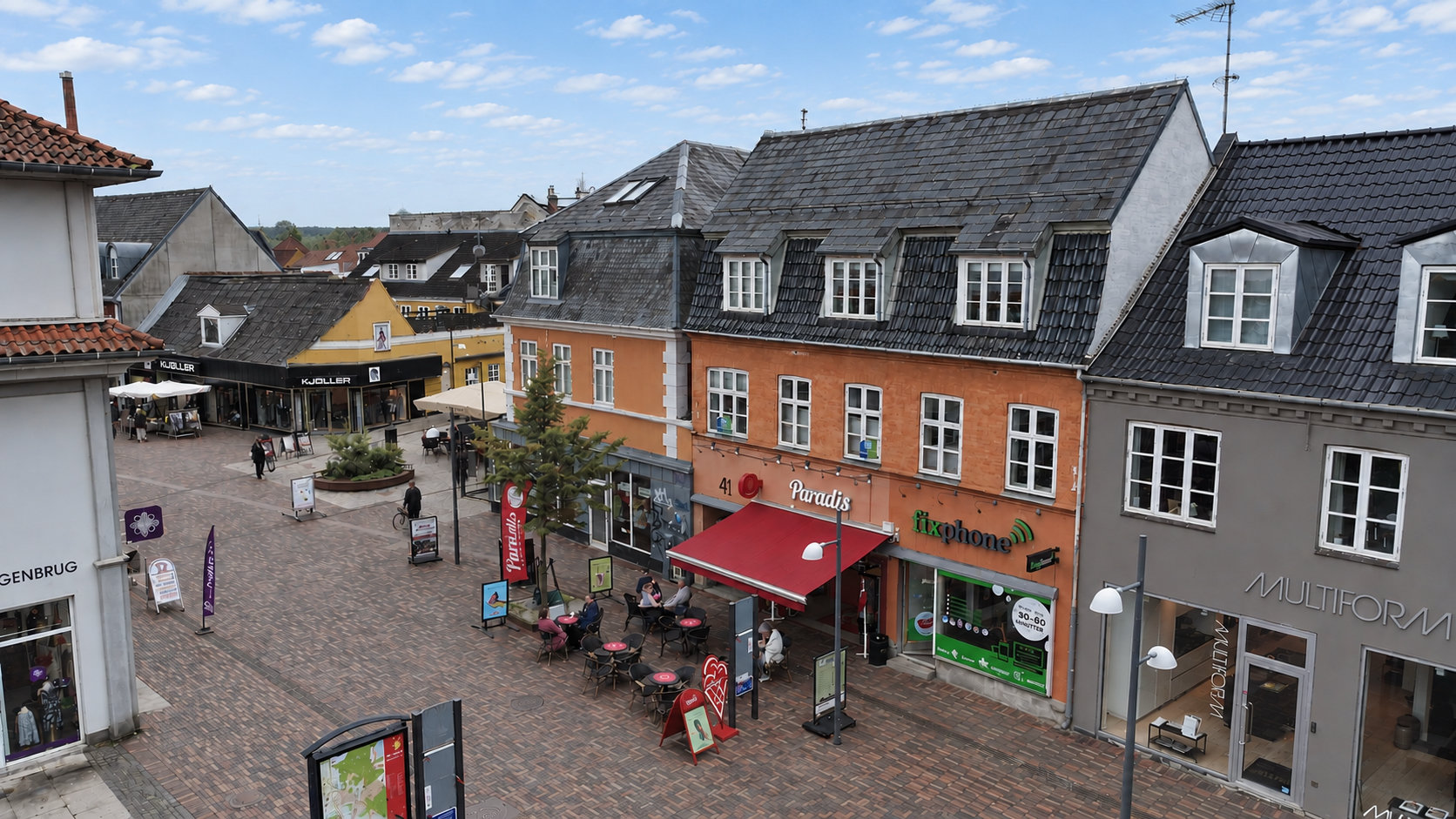 Fremhævet facade billede i fuldskærmstilstand. Billede af Slotsgade 41, 1. th., 3400 Hillerød