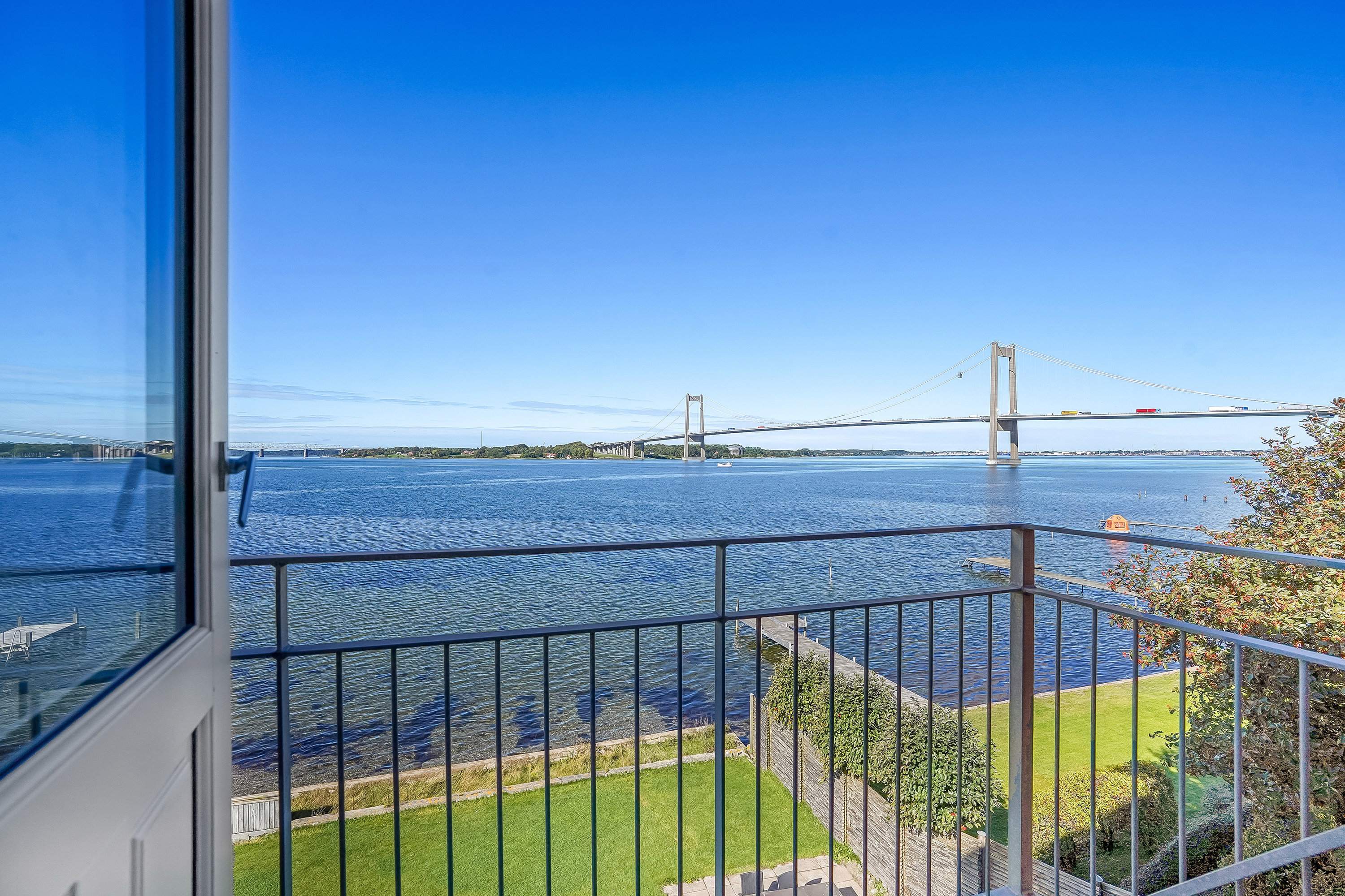 Fremhævet villa med panoramaudsigt  billede i fuldskærmstilstand. Billede af Gl Strandvej 29, Strib, 5500 Middelfart