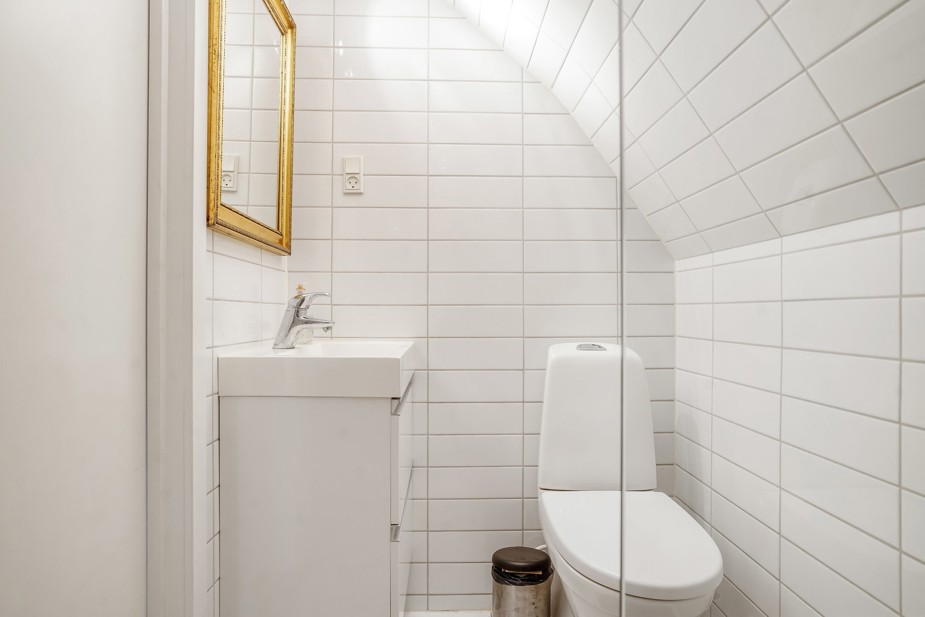 Fremhævet toilet billede i fuldskærmstilstand. Billede af Middelfartvej 100, Baaring, 5466 Asperup