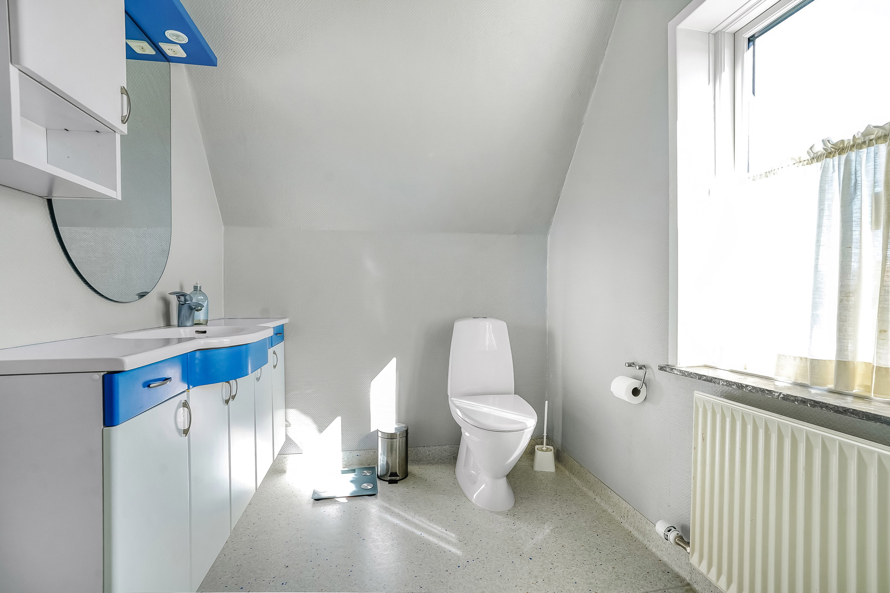 Fremhævet toilet billede i fuldskærmstilstand. Billede af Gl Strandvej 29, Strib, 5500 Middelfart