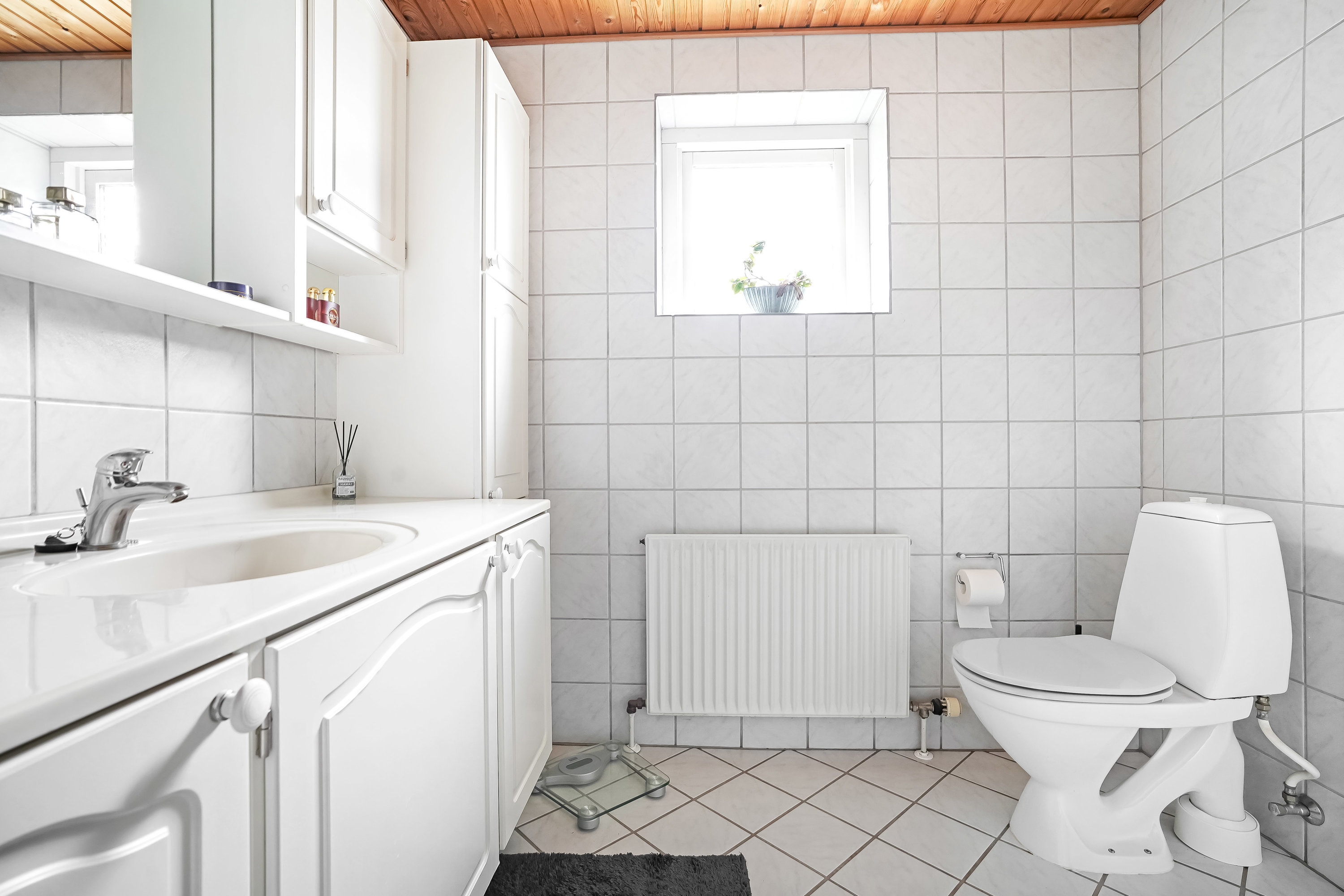 Fremhævet toilet billede i fuldskærmstilstand. Billede af Teglværksvej 4, Skalbjerg, 5492 Vissenbjerg