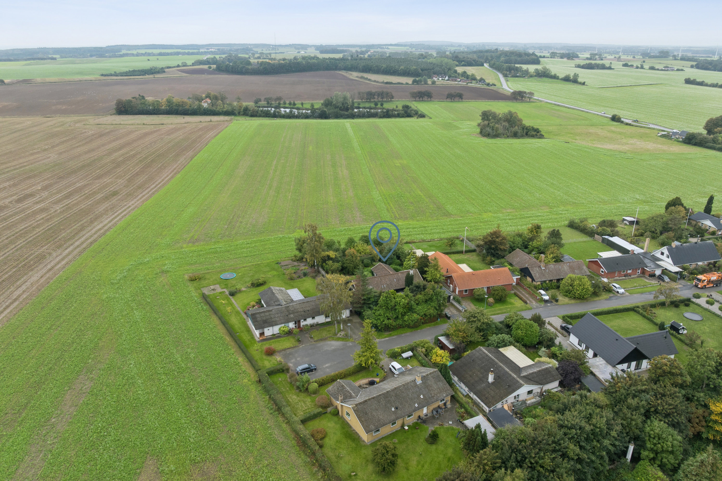 Fremhævet luftfoto billede i fuldskærmstilstand. Billede af Kirketoften 10, Ålsø, 8500 Grenaa