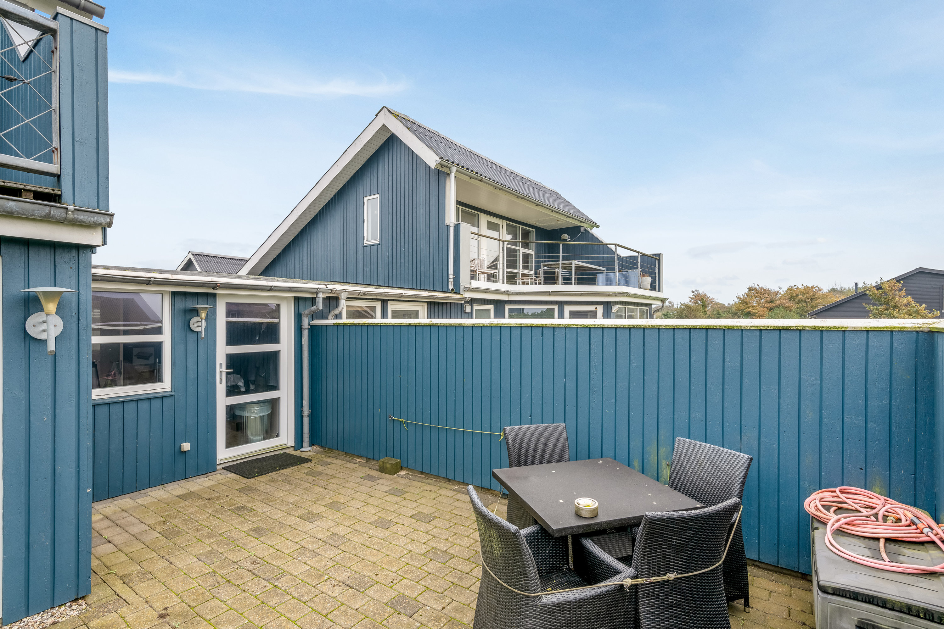 Fremhævet terrasse billede i fuldskærmstilstand. Billede af Vester Fælled 38, Bork Havn, 6893 Hemmet