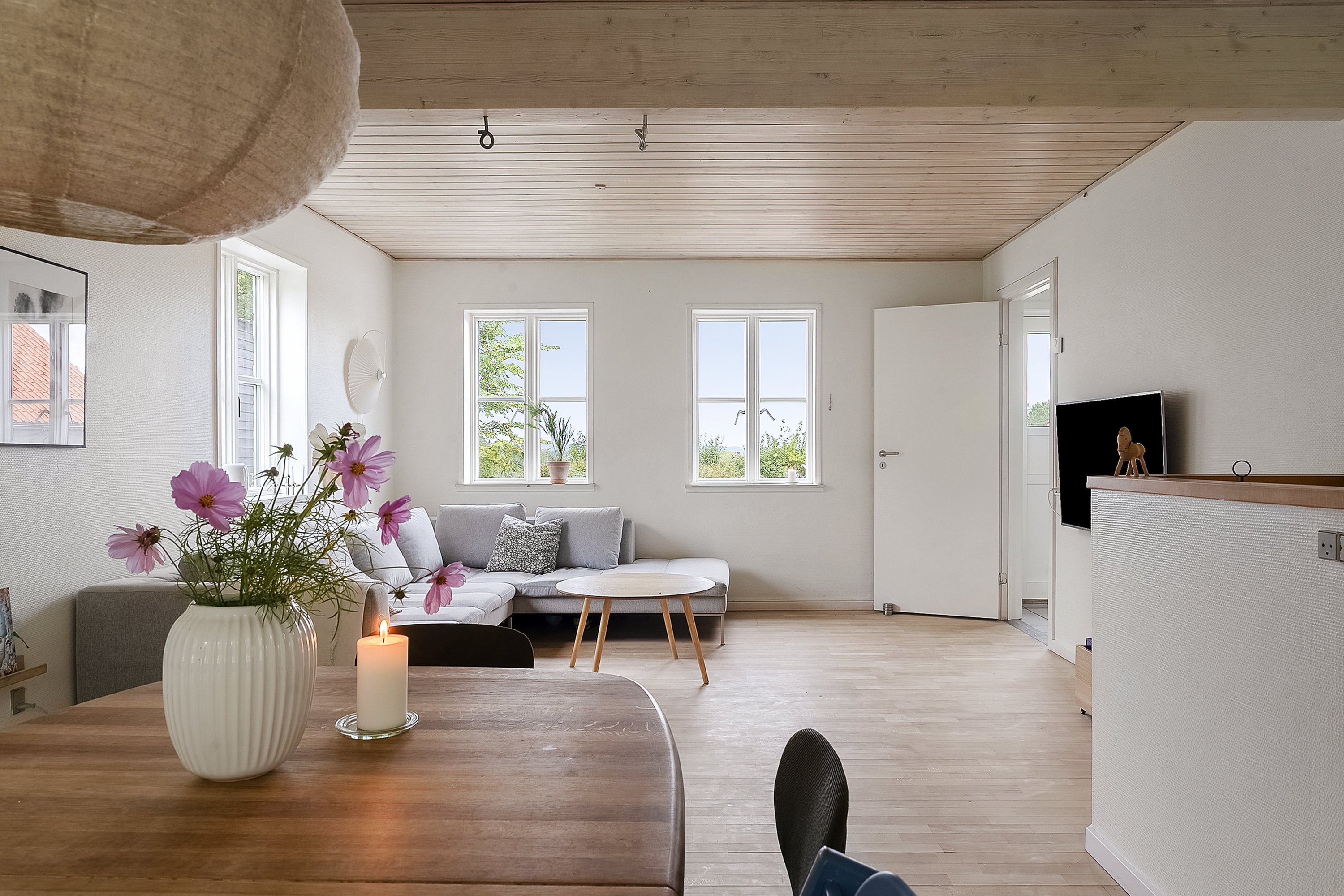 Fremhævet stue billede i fuldskærmstilstand. Billede af Krogstrupvej 167, Assendrup, 8732 Hovedgård