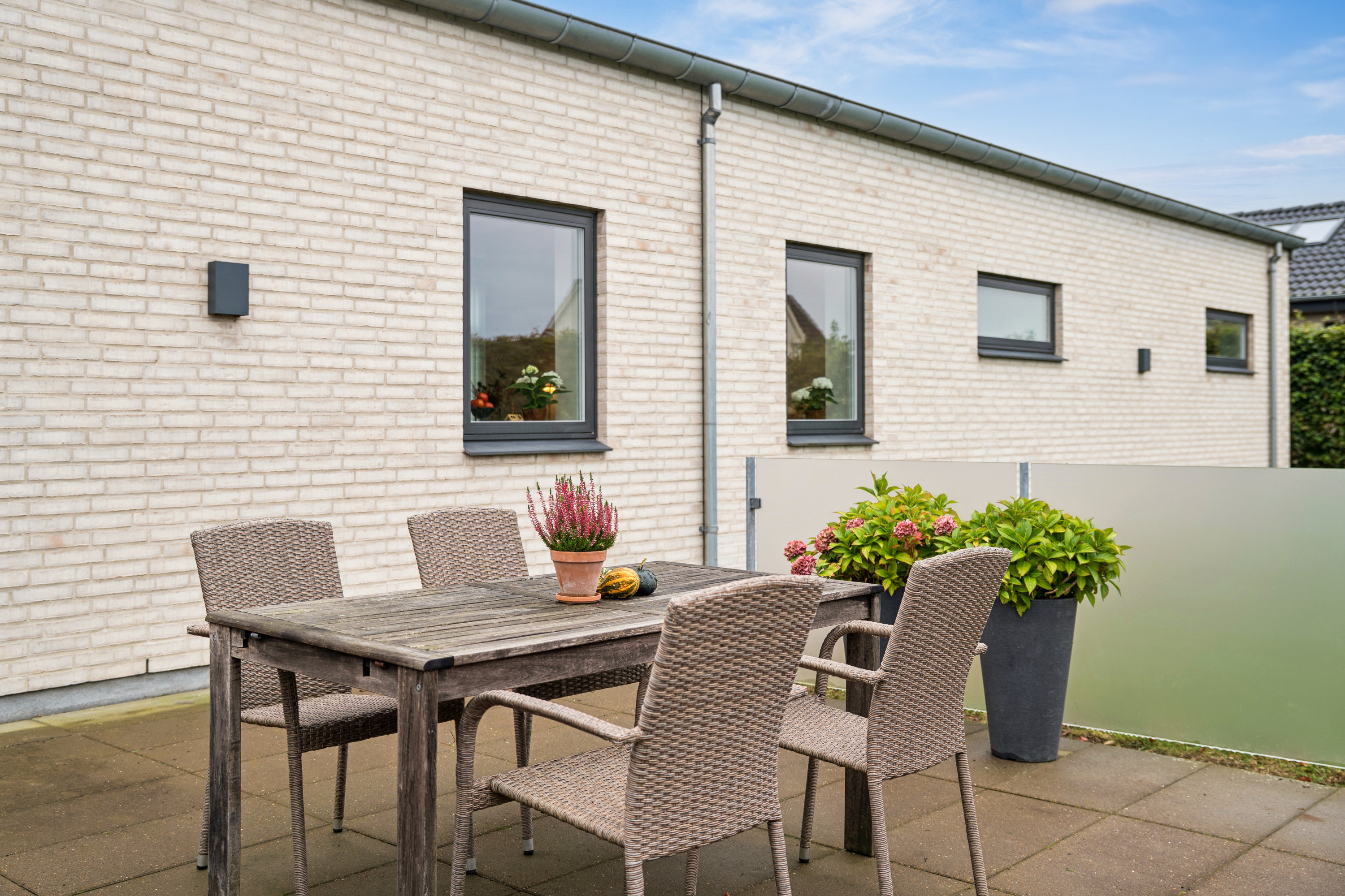 Fremhævet terrasse billede i fuldskærmstilstand. Billede af Nicolajs Have 10, Nørhalne, 9430 Vadum