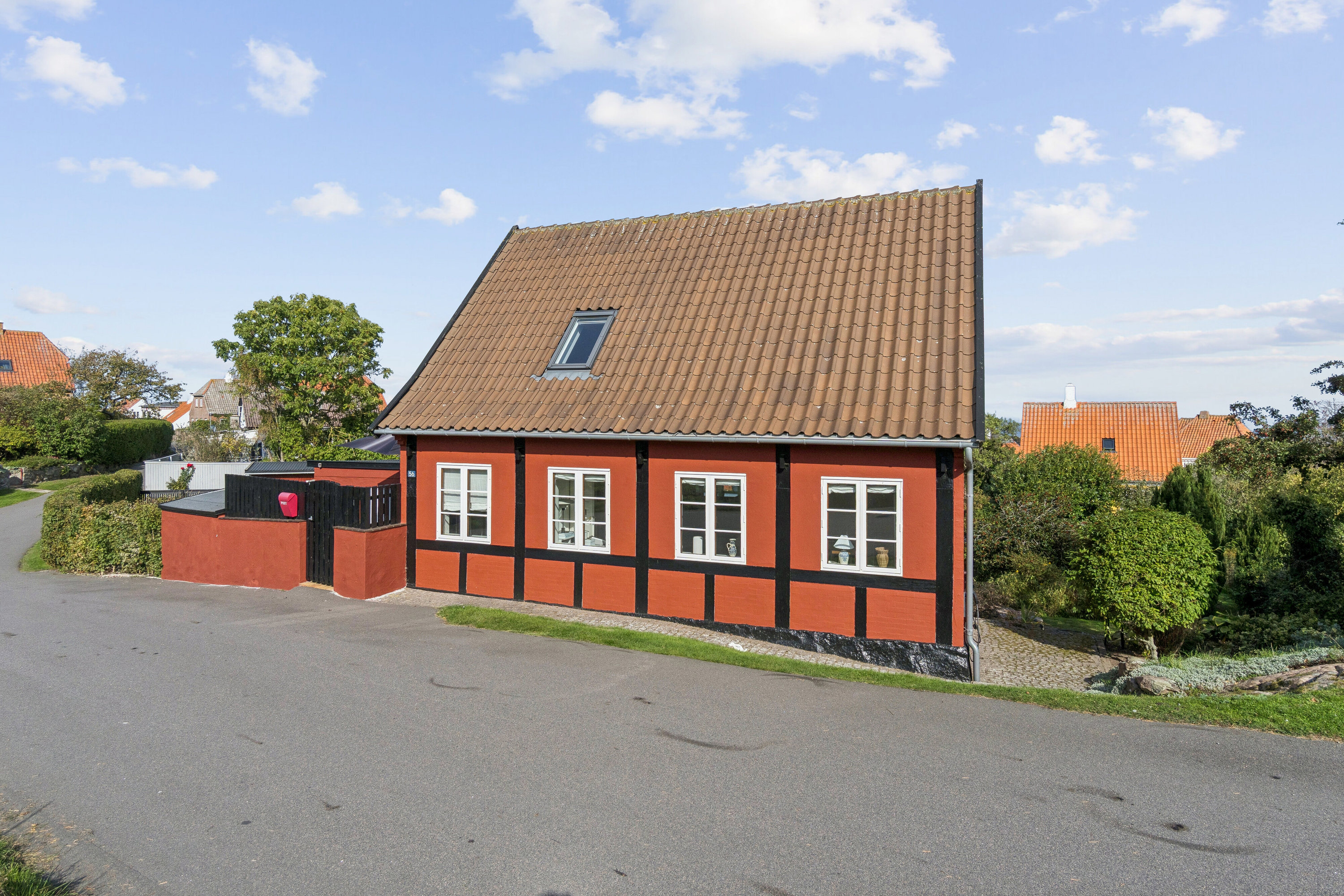 Fremhævet set fra vejen billede i fuldskærmstilstand. Billede af Melsted Langgade 56, 3760 Gudhjem