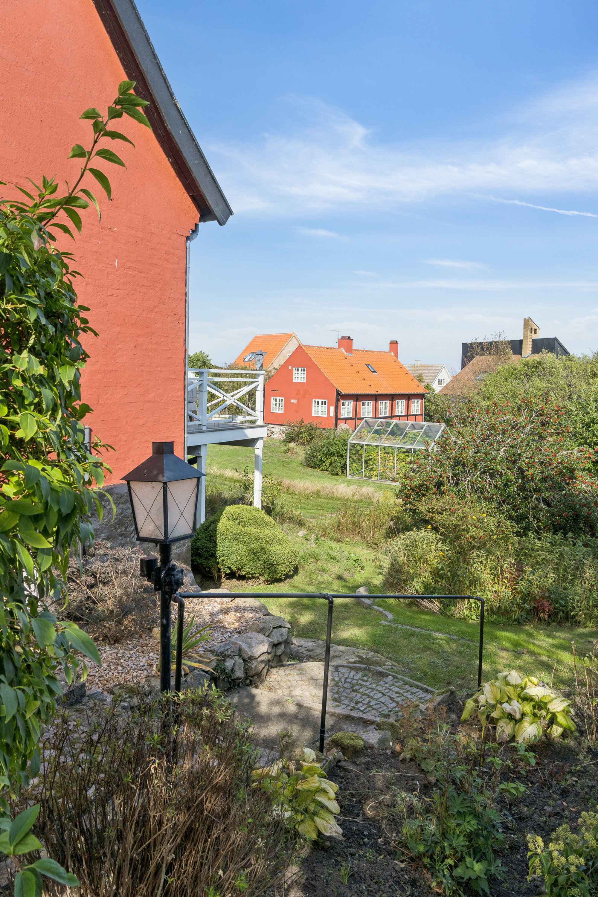 Fremhævet set fra haven billede i fuldskærmstilstand. Billede af Melsted Langgade 56, 3760 Gudhjem