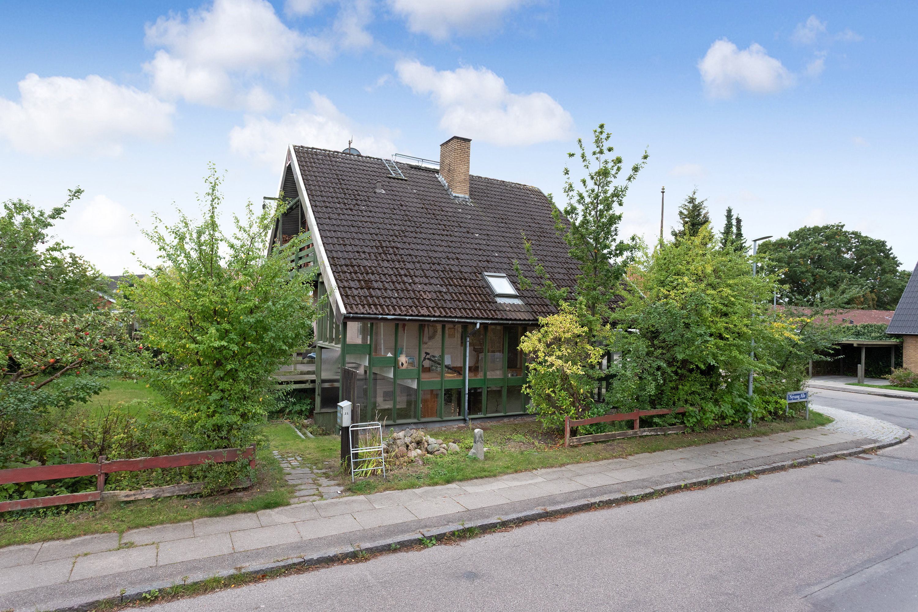 Fremhævet facade billede i fuldskærmstilstand. Billede af Nyvang Alle 21, 2770 Kastrup