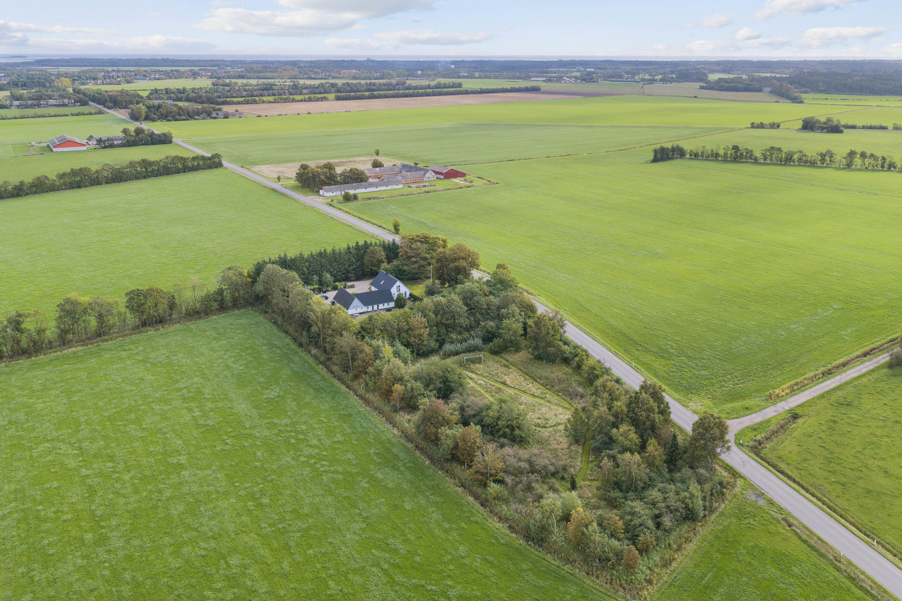 Fremhævet luftfoto billede i fuldskærmstilstand. Billede af Kærsholmvej 34, Mou, 9280 Storvorde