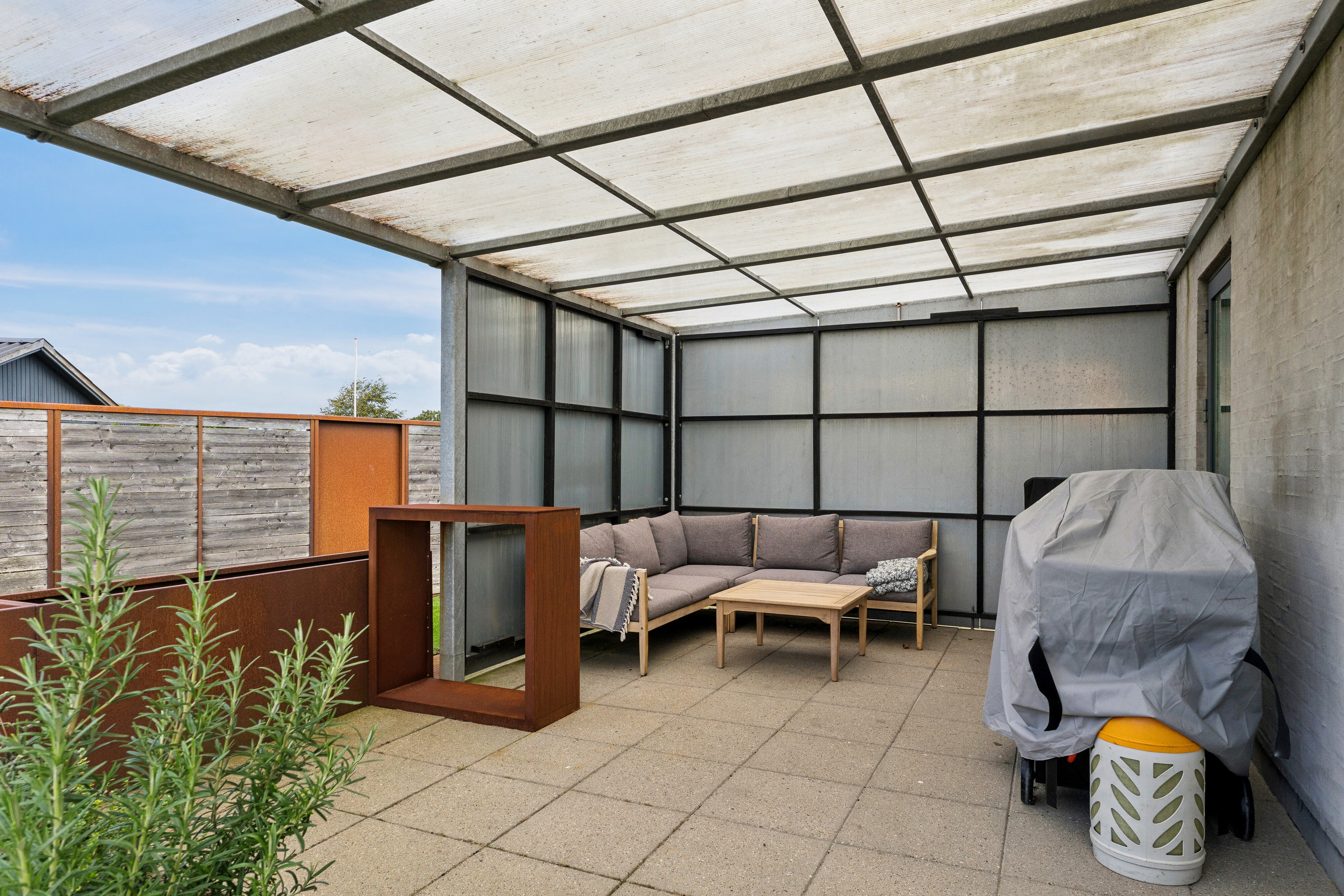 Fremhævet overdækket terrasse billede i fuldskærmstilstand. Billede af Sandgårdsparken 21, Isenvad, 7430 Ikast