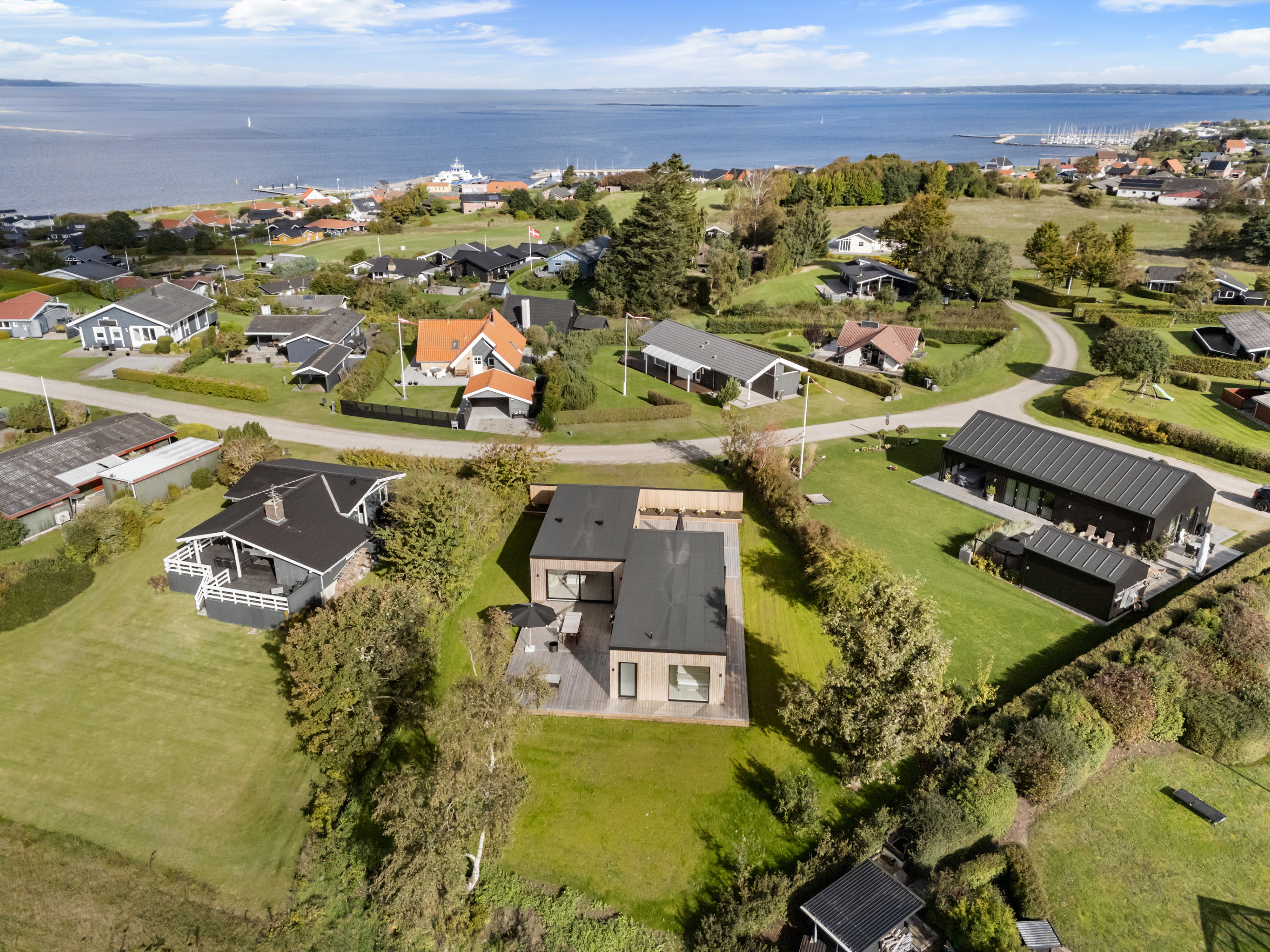 Fremhævet luftfoto billede i fuldskærmstilstand. Billede af Skovvej 12, Hvalpsund, 9640 Farsø