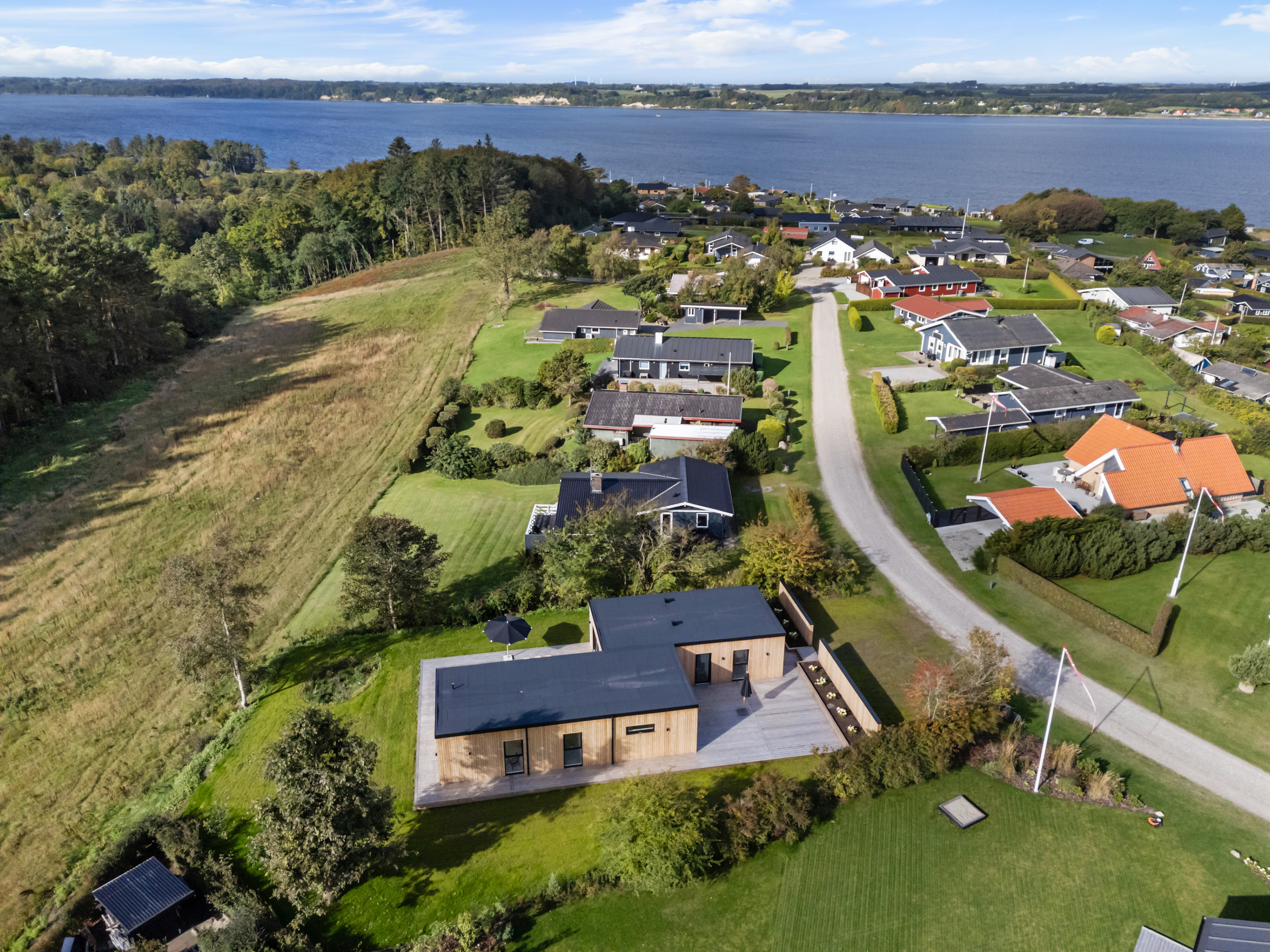 Fremhævet luftfoto billede i fuldskærmstilstand. Billede af Skovvej 12, Hvalpsund, 9640 Farsø