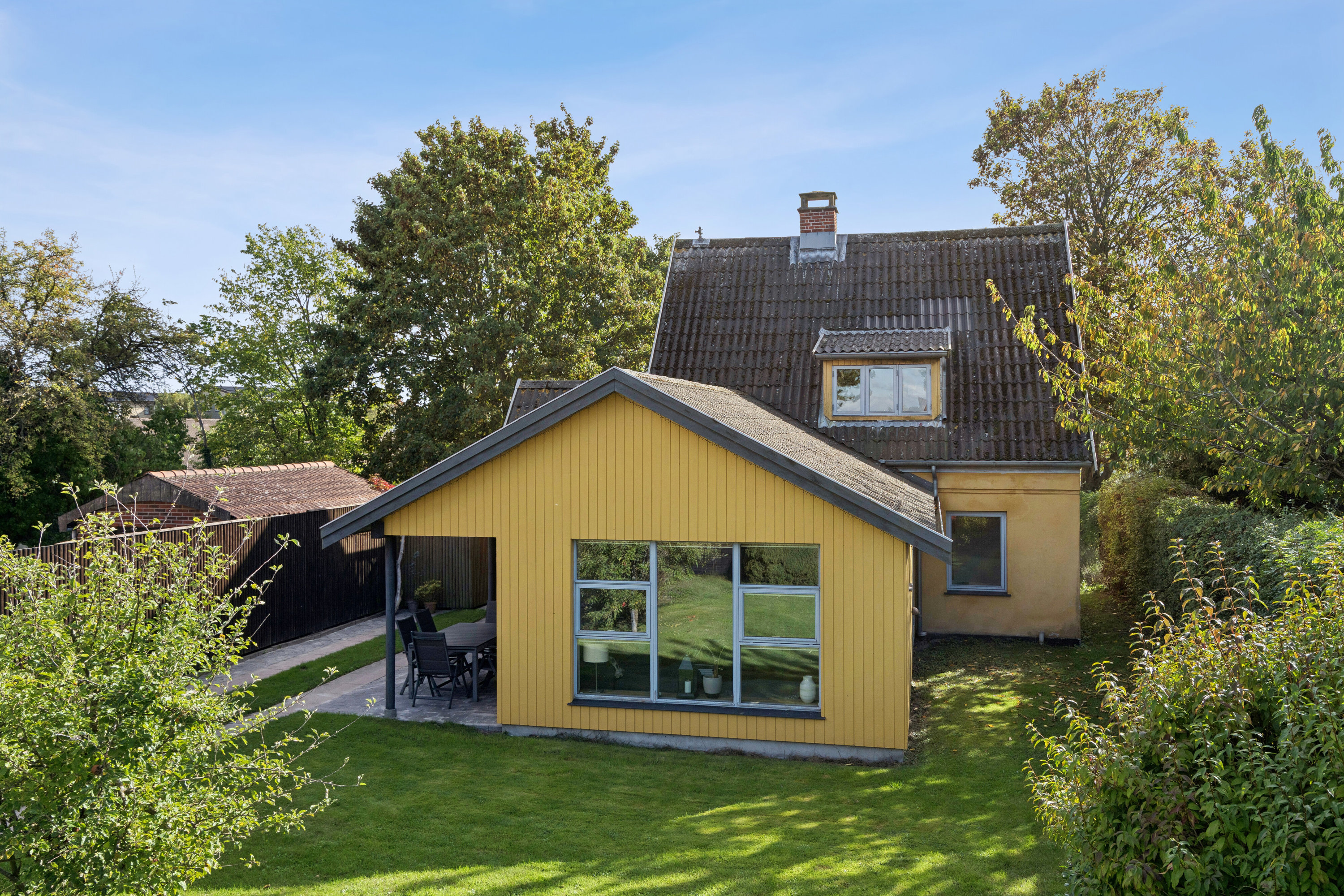 Fremhævet set fra haven billede i fuldskærmstilstand. Billede af Stenstykkevej 19, 2650 Hvidovre