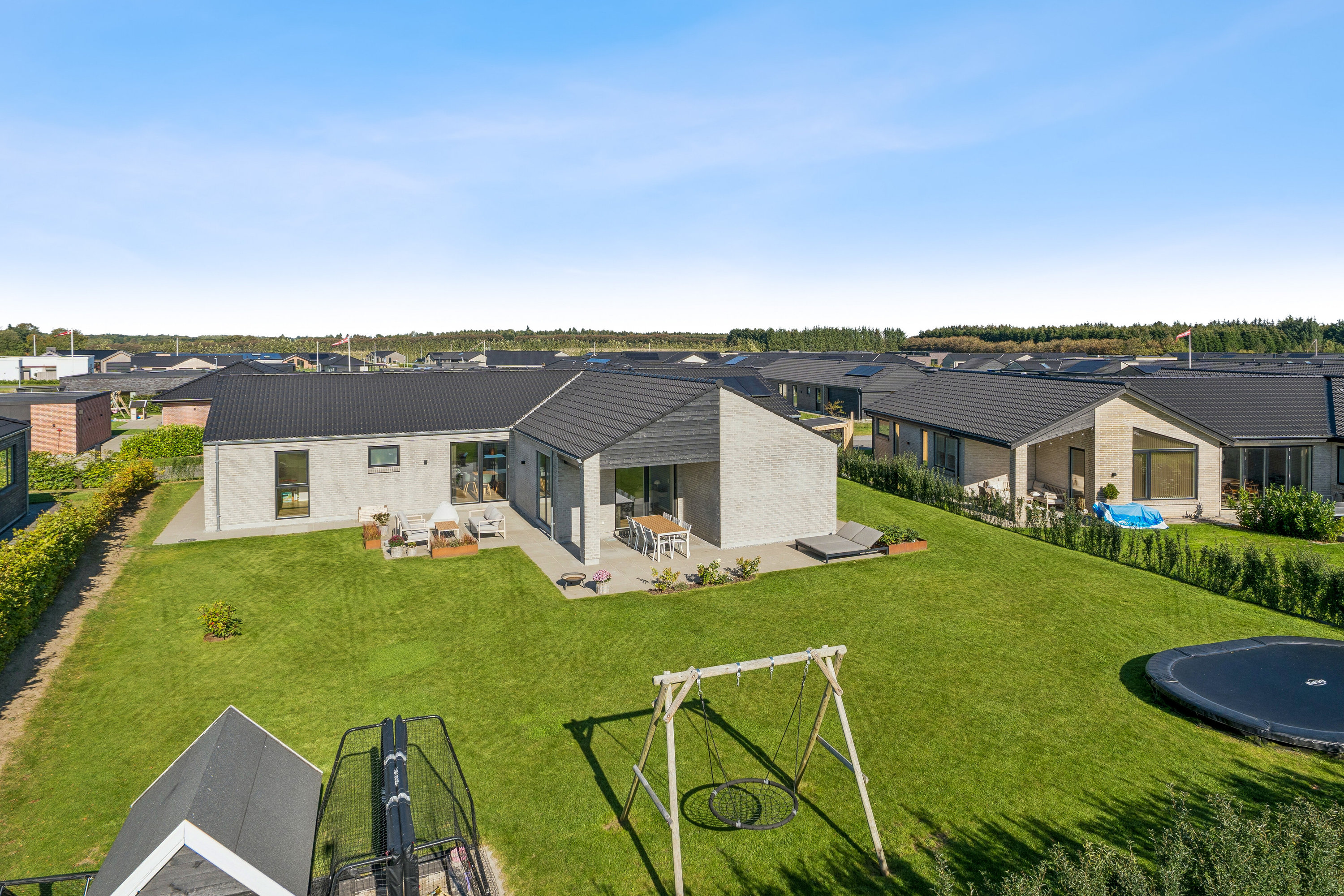 Fremhævet set fra haven billede i fuldskærmstilstand. Billede af Funder Trindager 130, 8600 Silkeborg