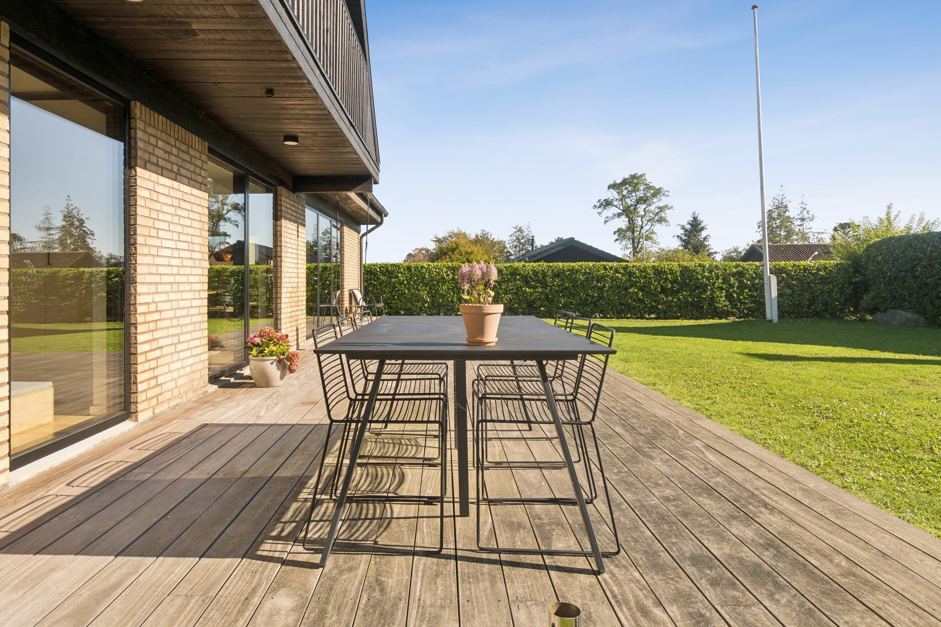 Fremhævet terrasse billede i fuldskærmstilstand. Billede af Kvædevej 49, 8270 Højbjerg