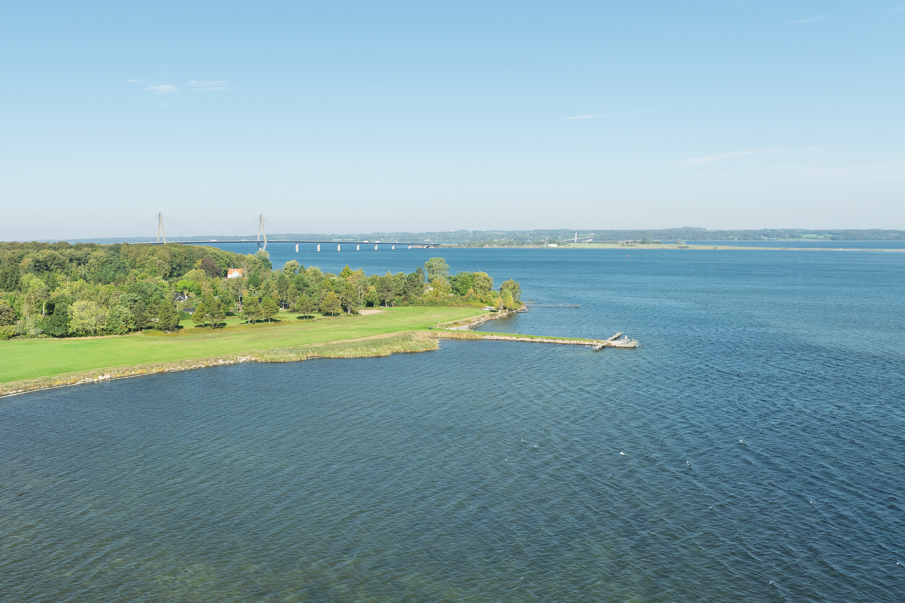 Fremhævet luftfoto billede i fuldskærmstilstand. Billede af Rørsangervænget 8, Sortsø, 4850 Stubbekøbing