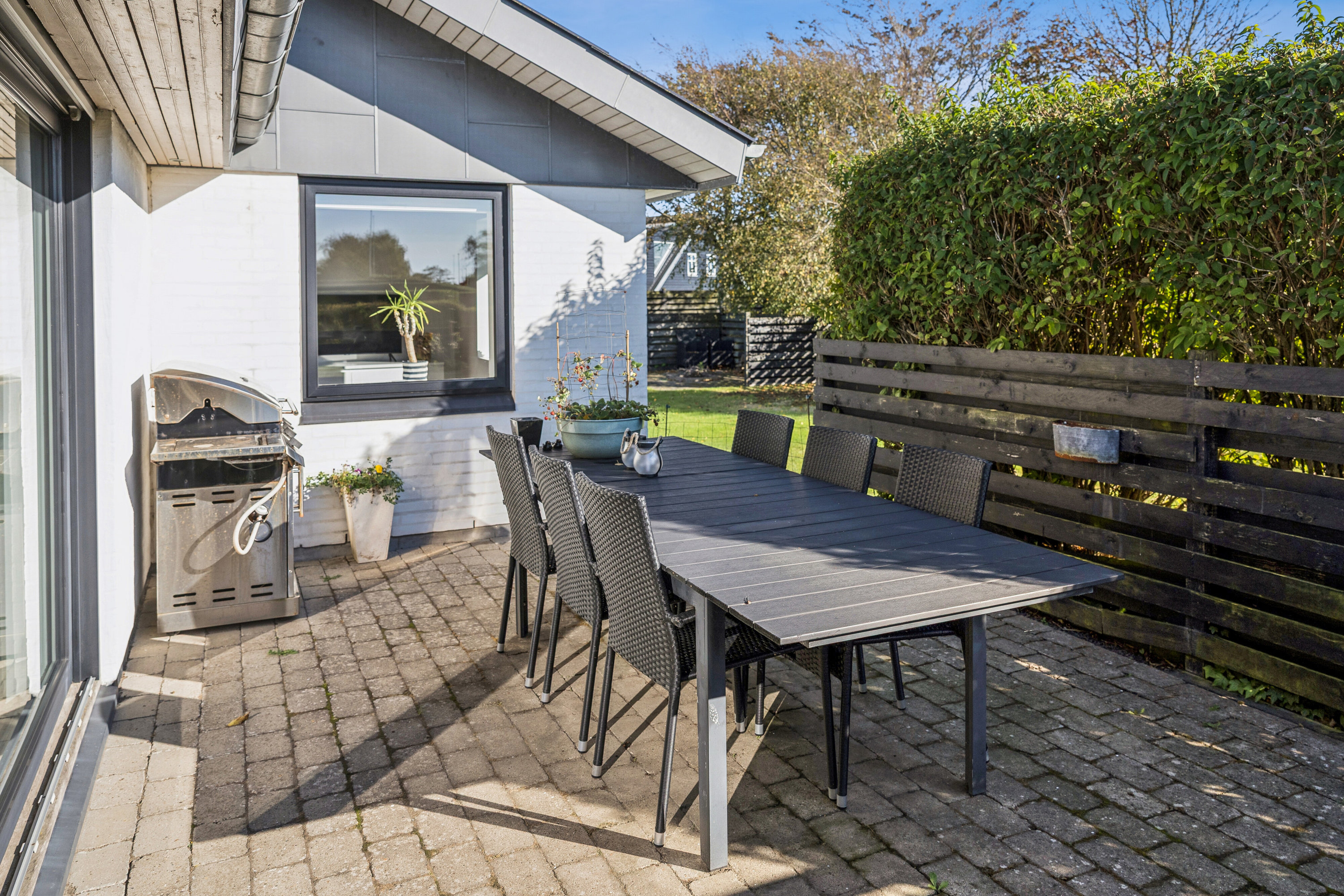Fremhævet terrasse billede i fuldskærmstilstand. Billede af Svalerodsvej 11, 9800 Hjørring