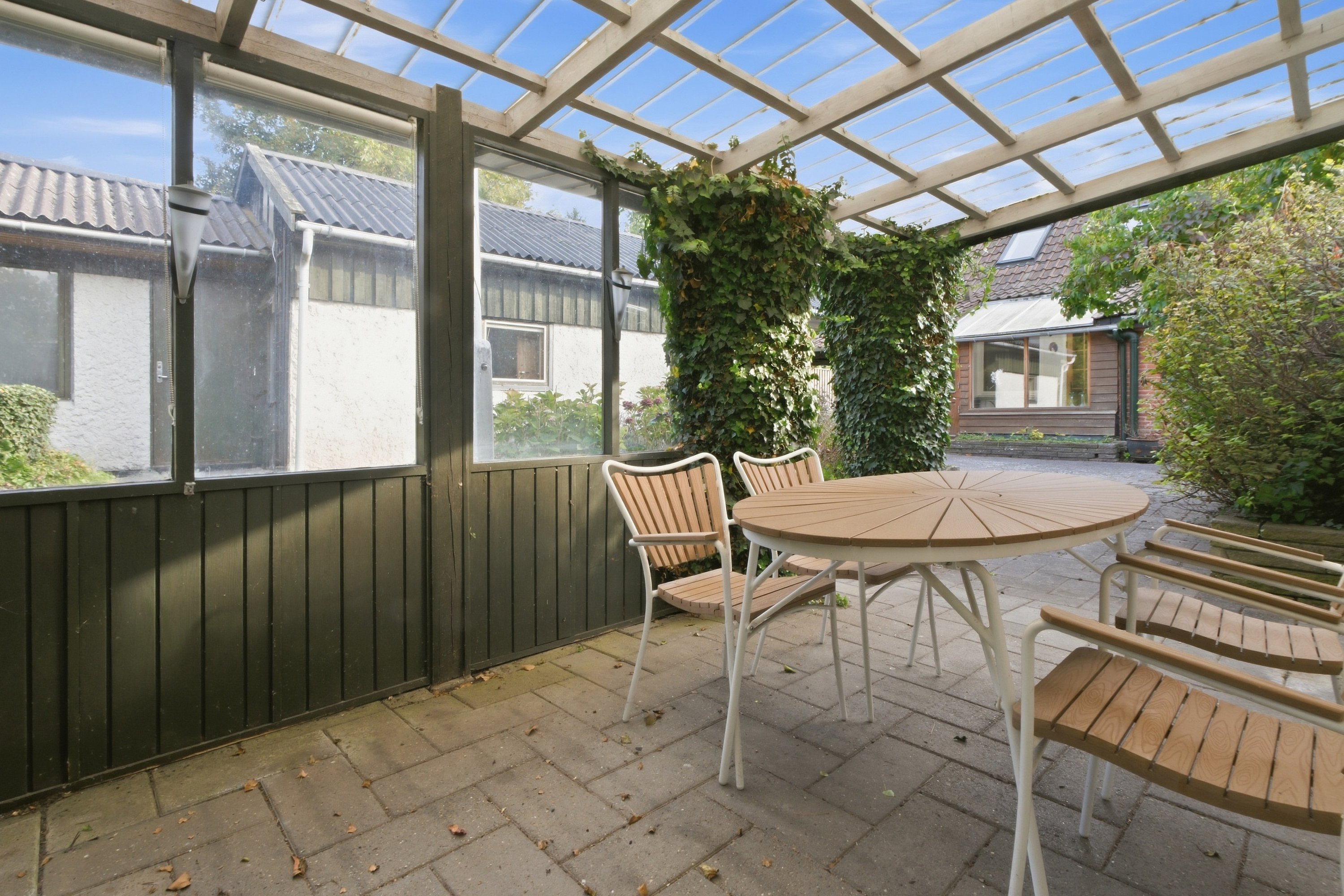 Fremhævet overdækket terrasse billede i fuldskærmstilstand. Billede af Ørnevej 2, 3400 Hillerød