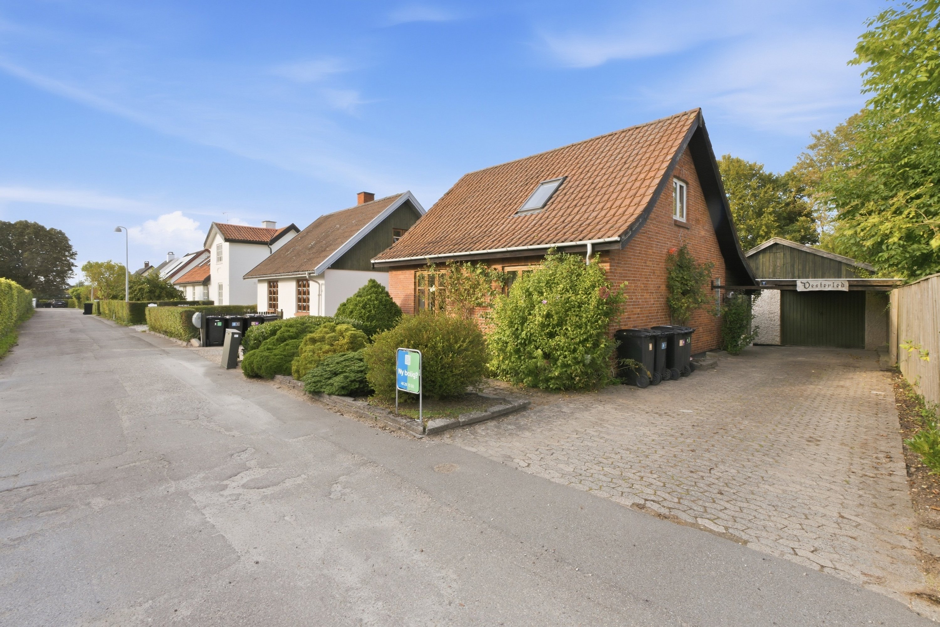 Fremhævet facade billede i fuldskærmstilstand. Billede af Ørnevej 2, 3400 Hillerød